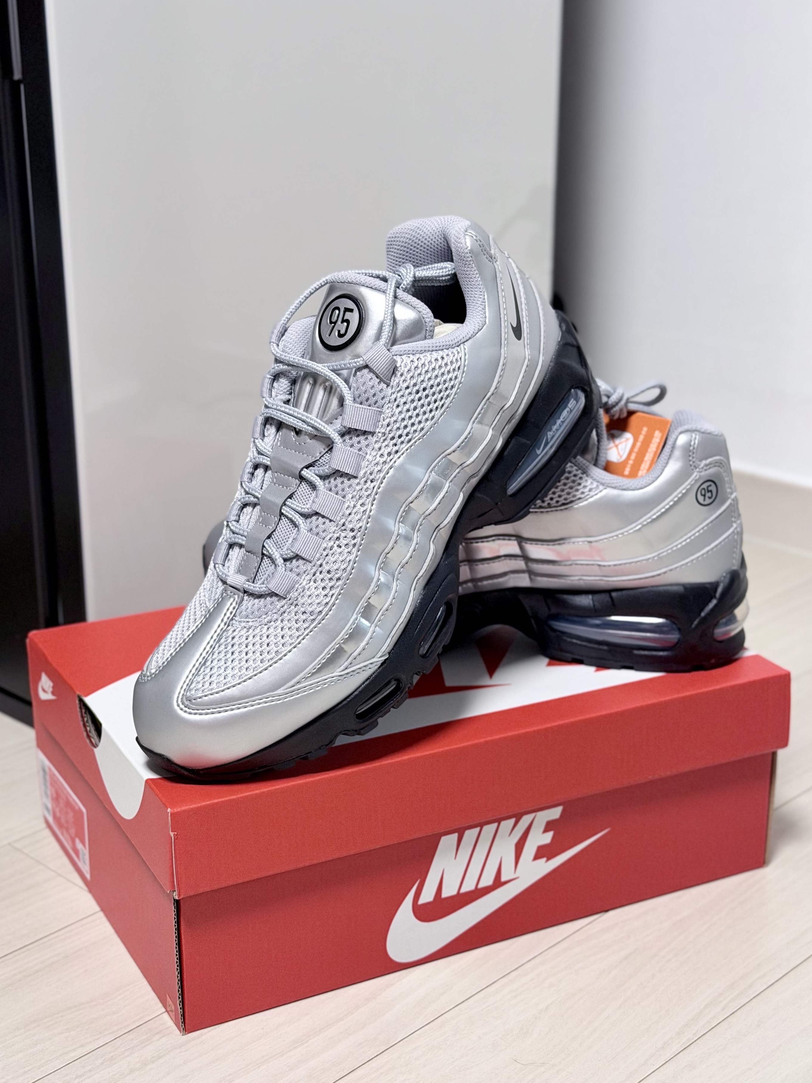 Nike Air Max 95 Big Bubble Total 90 Metallic Silver Black 착용 스타일