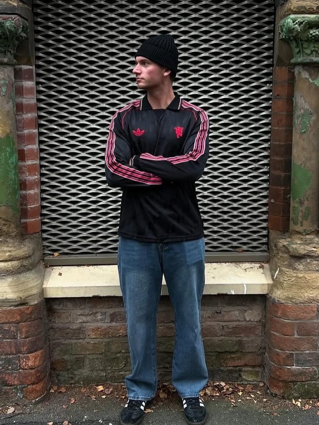 Adidas Manchester United Originals Track Top Black Red - KR Sizing, Adidas Manchester United Originals Track Top Black - KR Sizing (Non Marking Ver.) 착용 스타일 - 5