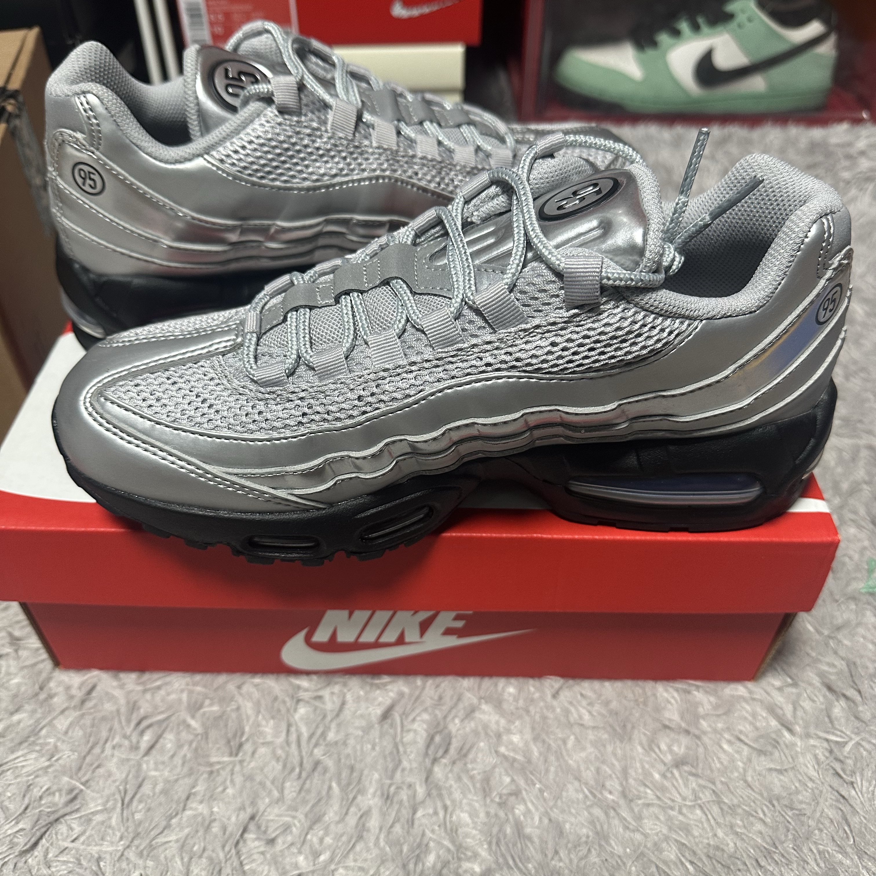 Nike Air Max 95 Big Bubble Total 90 Metallic Silver Black 착용 스타일 - 1