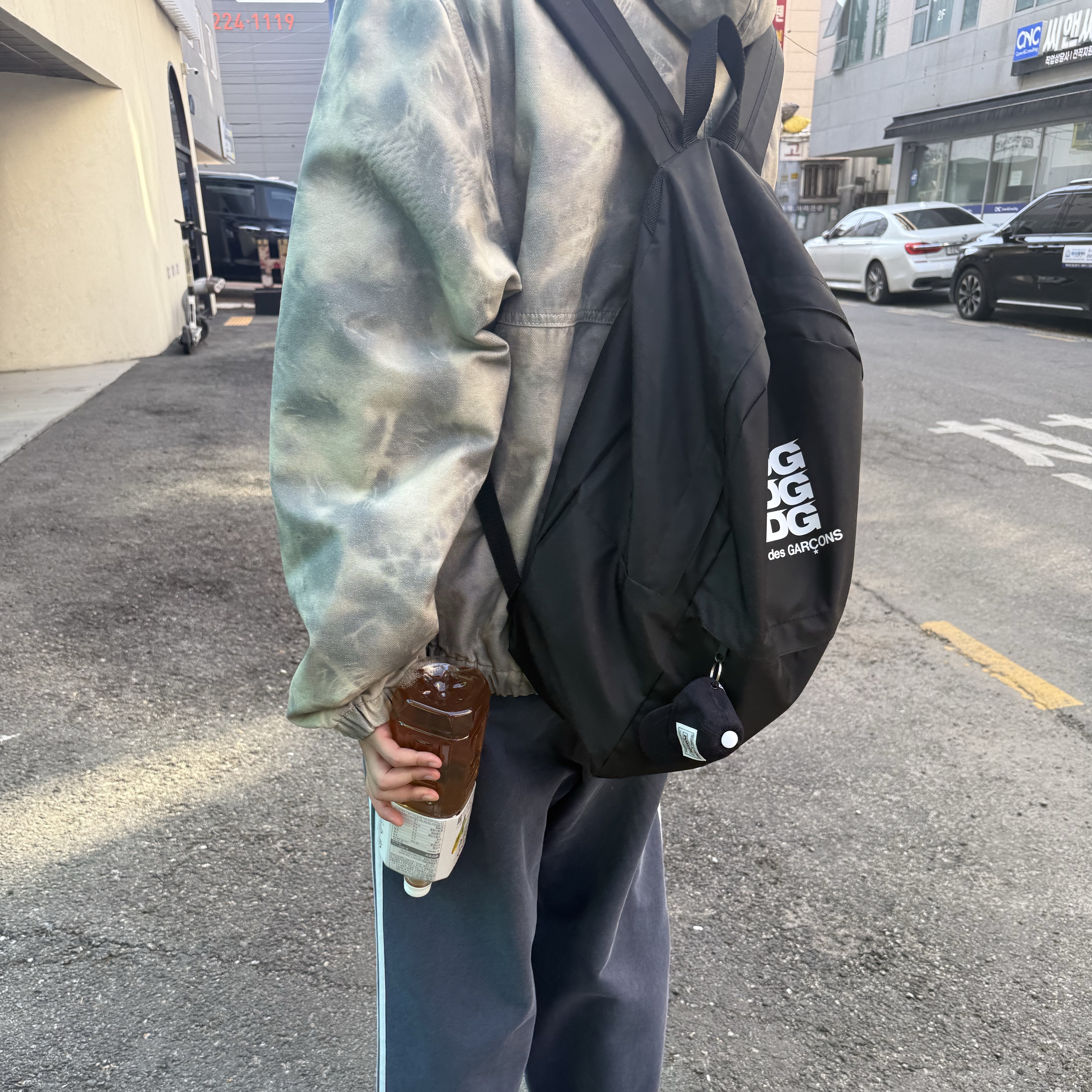 CDG Backpack Black 착용 스타일