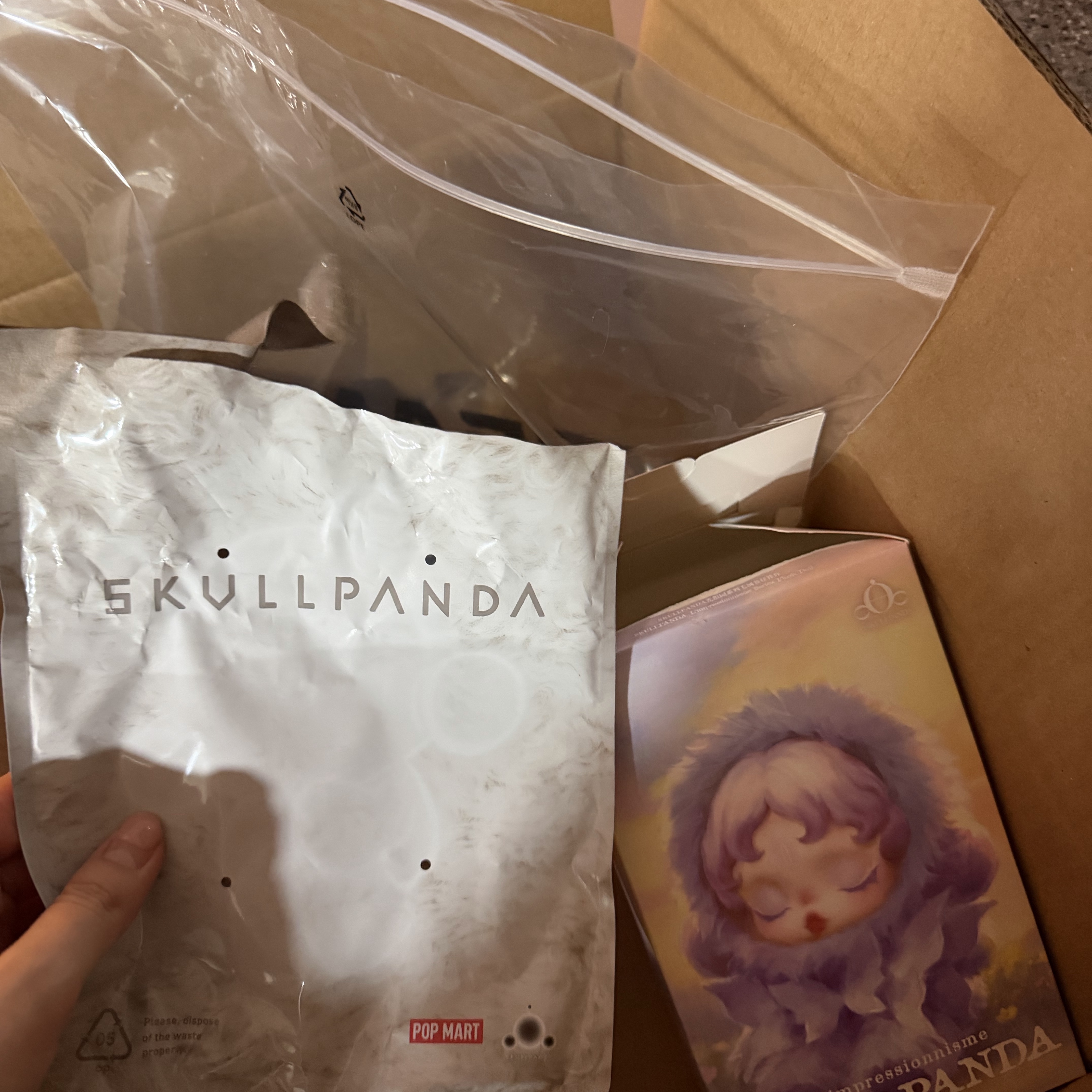 Pop Mart Skullpanda L’Impressionnisme Series Plush Doll Lightning (Opened Case) 착용 스타일