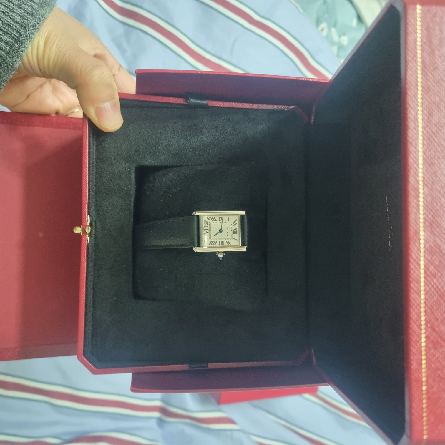 Cartier Tank Must Watch Small Quartz Steel Calfskin Black 착용 스타일