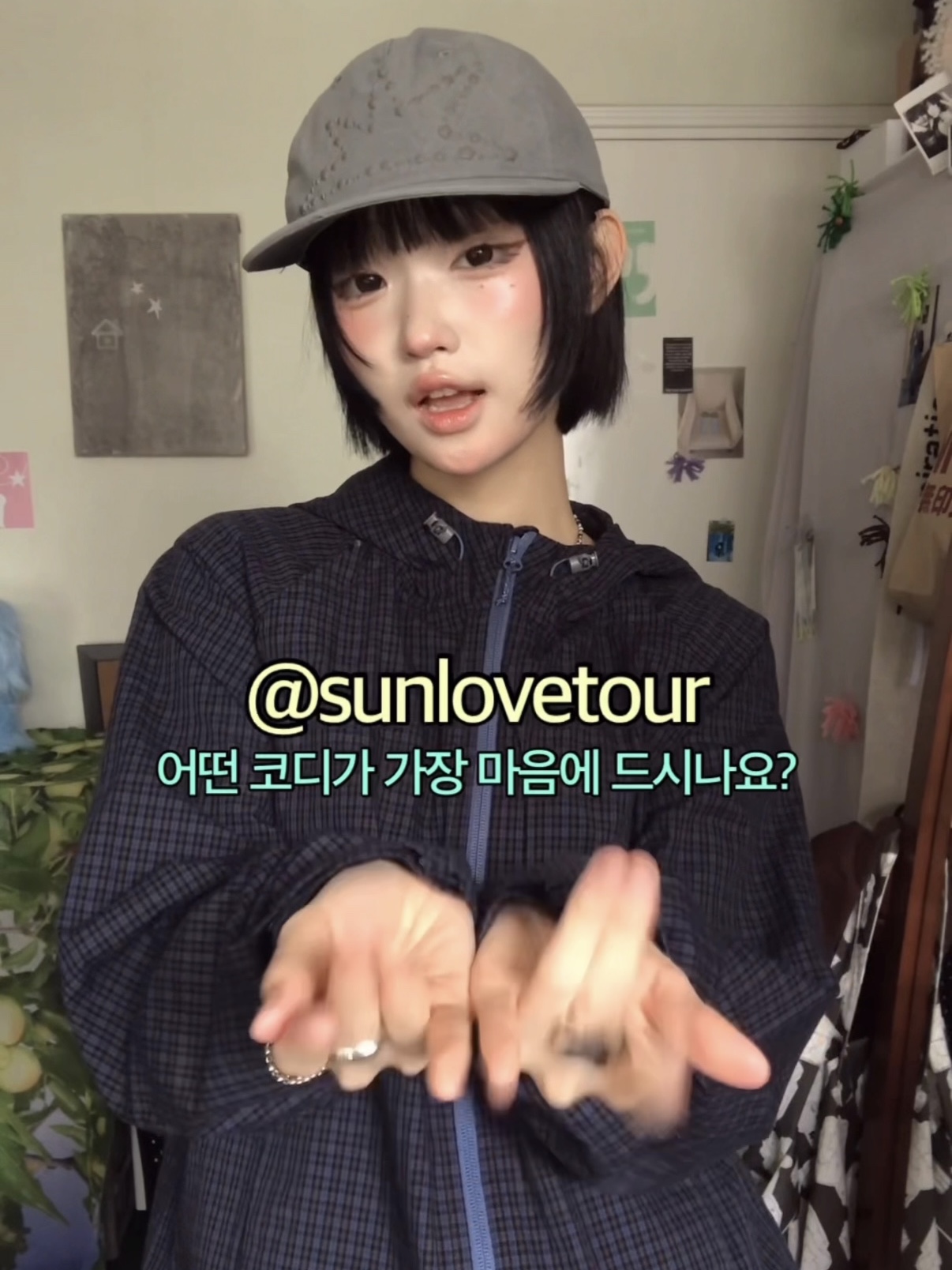 [더블적립] sunlovetour 2Way Hooded Jacket Charcoal, [더블적립] sunlovetour W Daybreak Tee Navy 착용 스타일 - 4