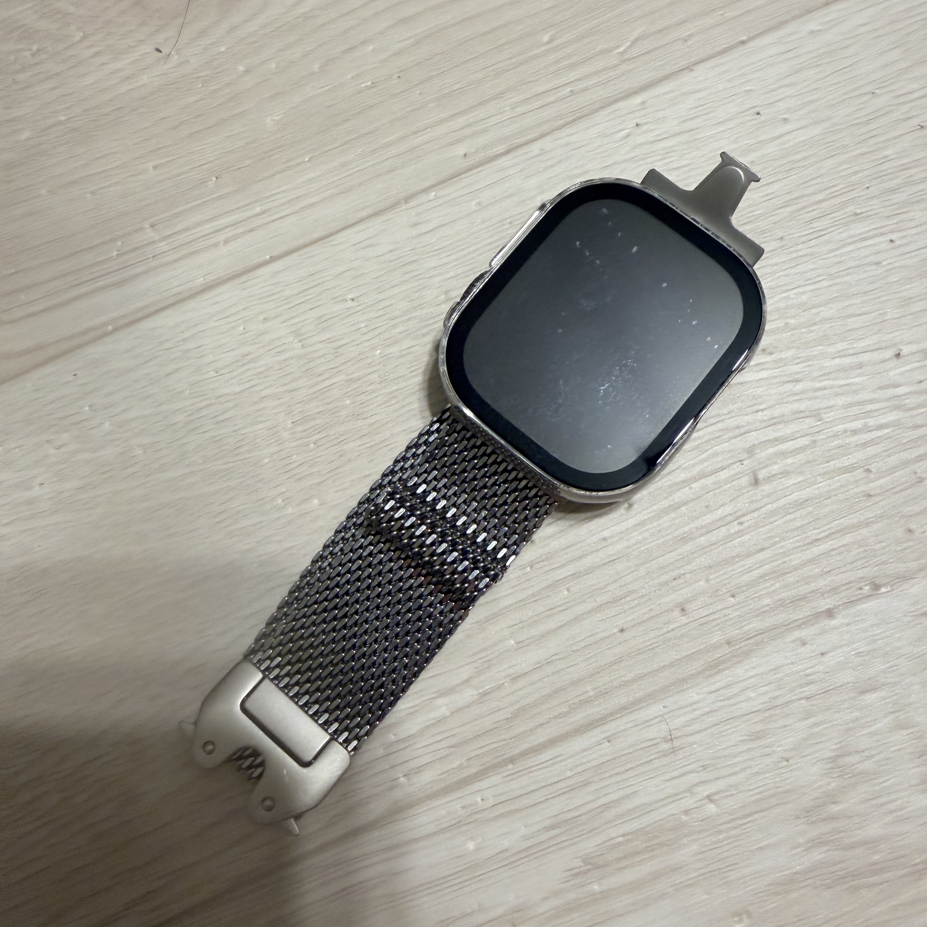 Apple Watch Ultra 3 49mm Natural Titanium Case with M Milanese Loop Natural (Korean Ver.) 착용 스타일