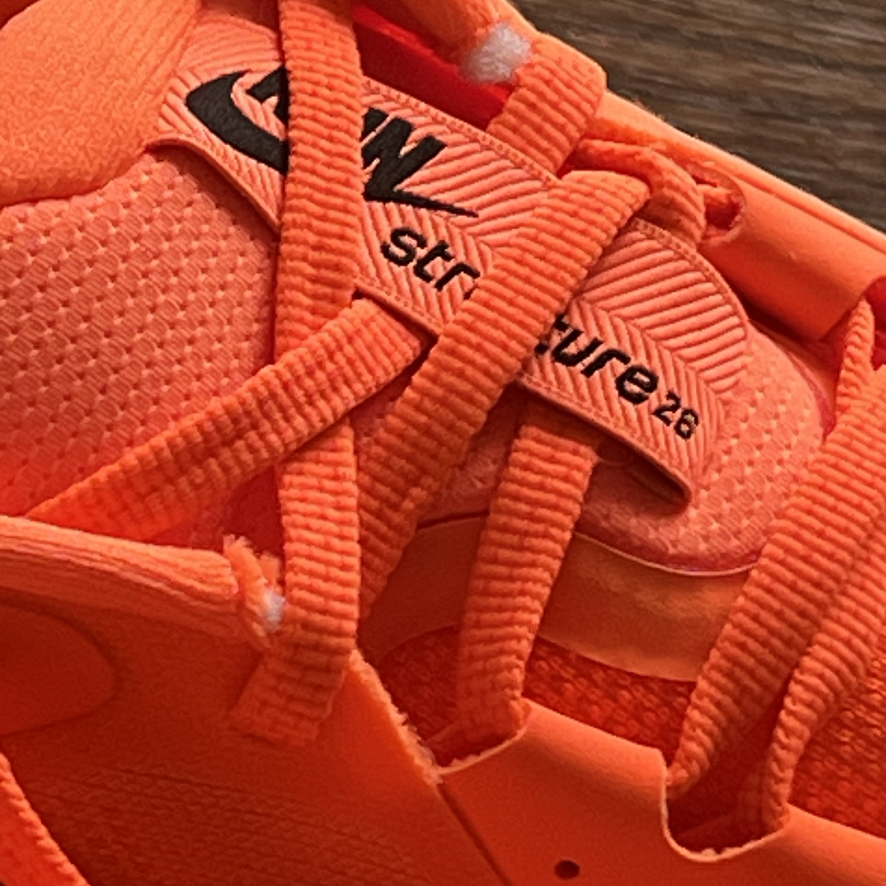 Nike Structure 26 Total Orange Total Crimson 착용 스타일 - 2