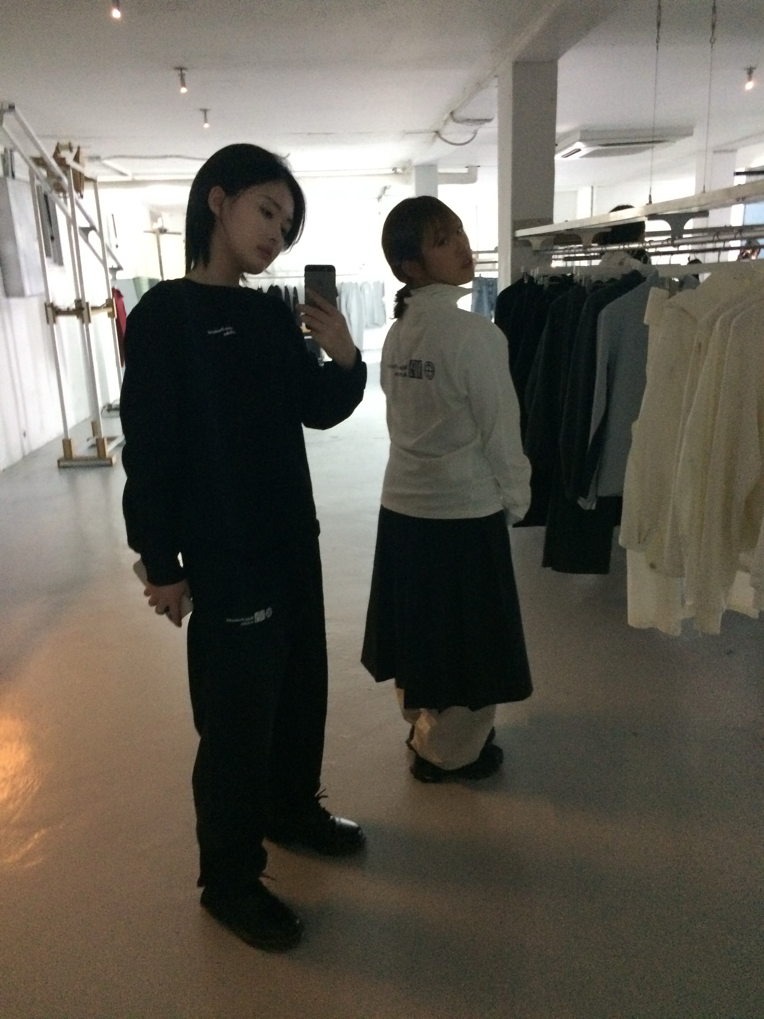 Roa Katharina Light Black, Dr. Martens 1461 Smooth Black 착용 스타일 - 1