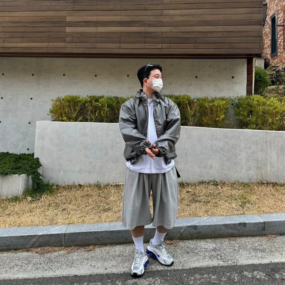 Nike Shox R4 White Racer Blue 착용 스타일