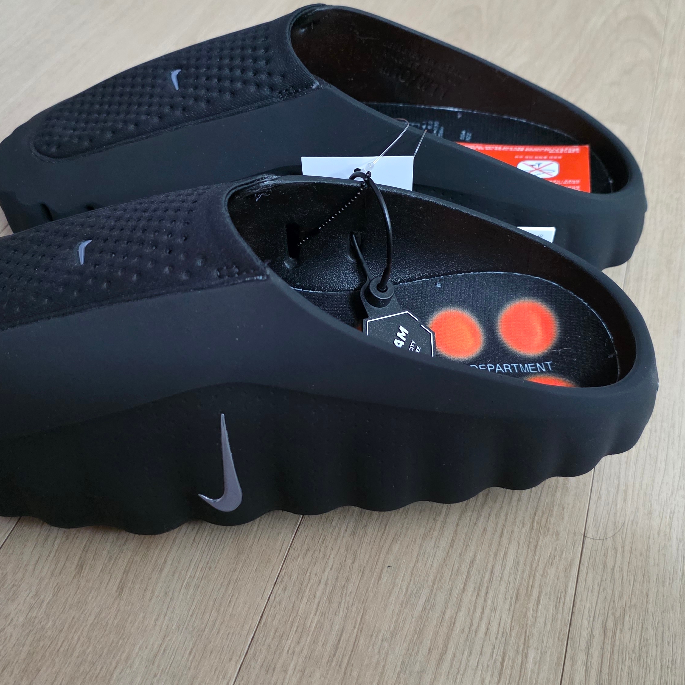 Nike Mind 001 Black Chrome 착용 스타일 - 1