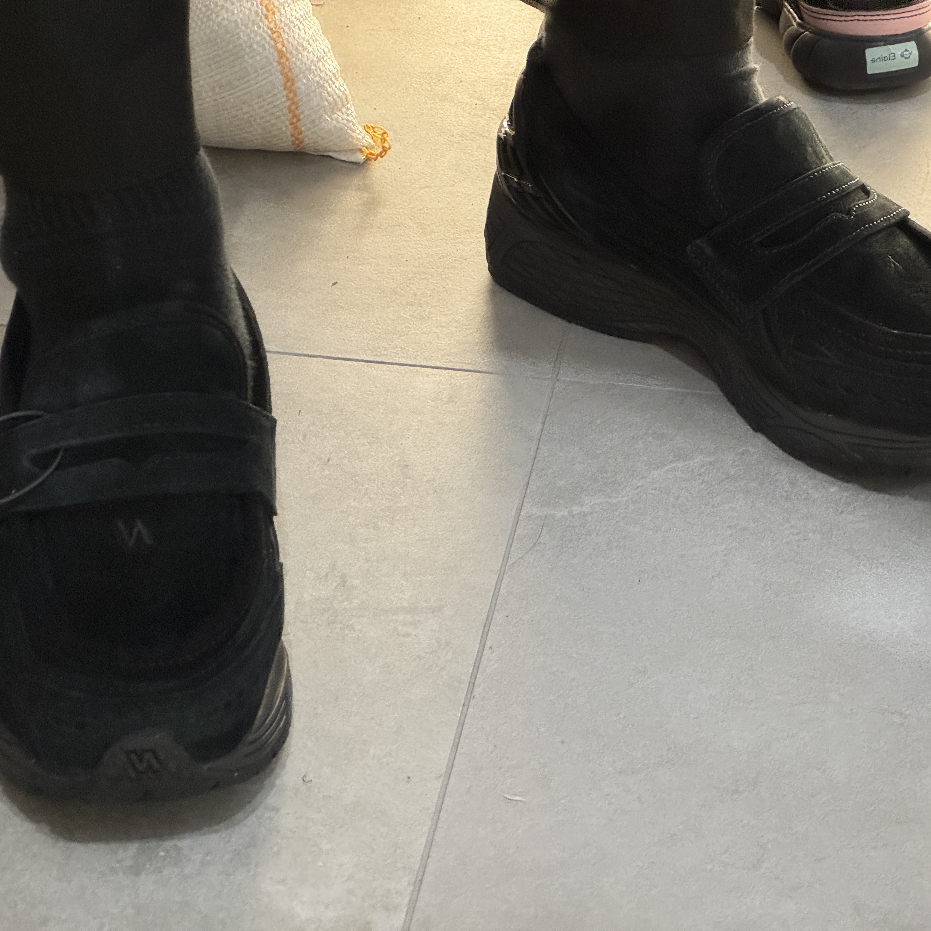 New Balance 1906L Black Black Cement 착용 스타일