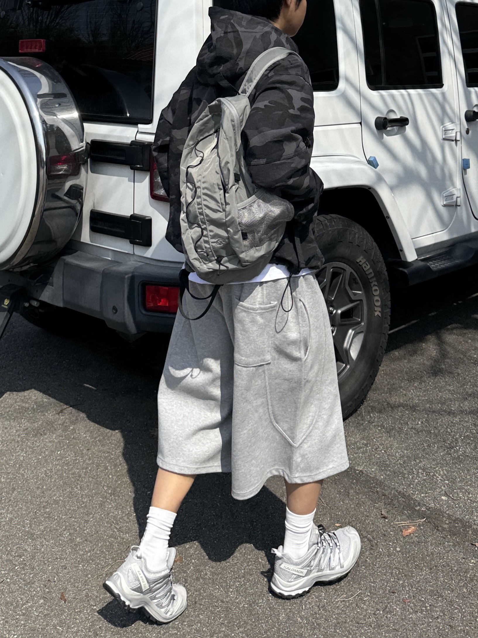 Salomon XA Pro 3D Alloy Silver, Sansan Gear Backpack Grey 착용 스타일