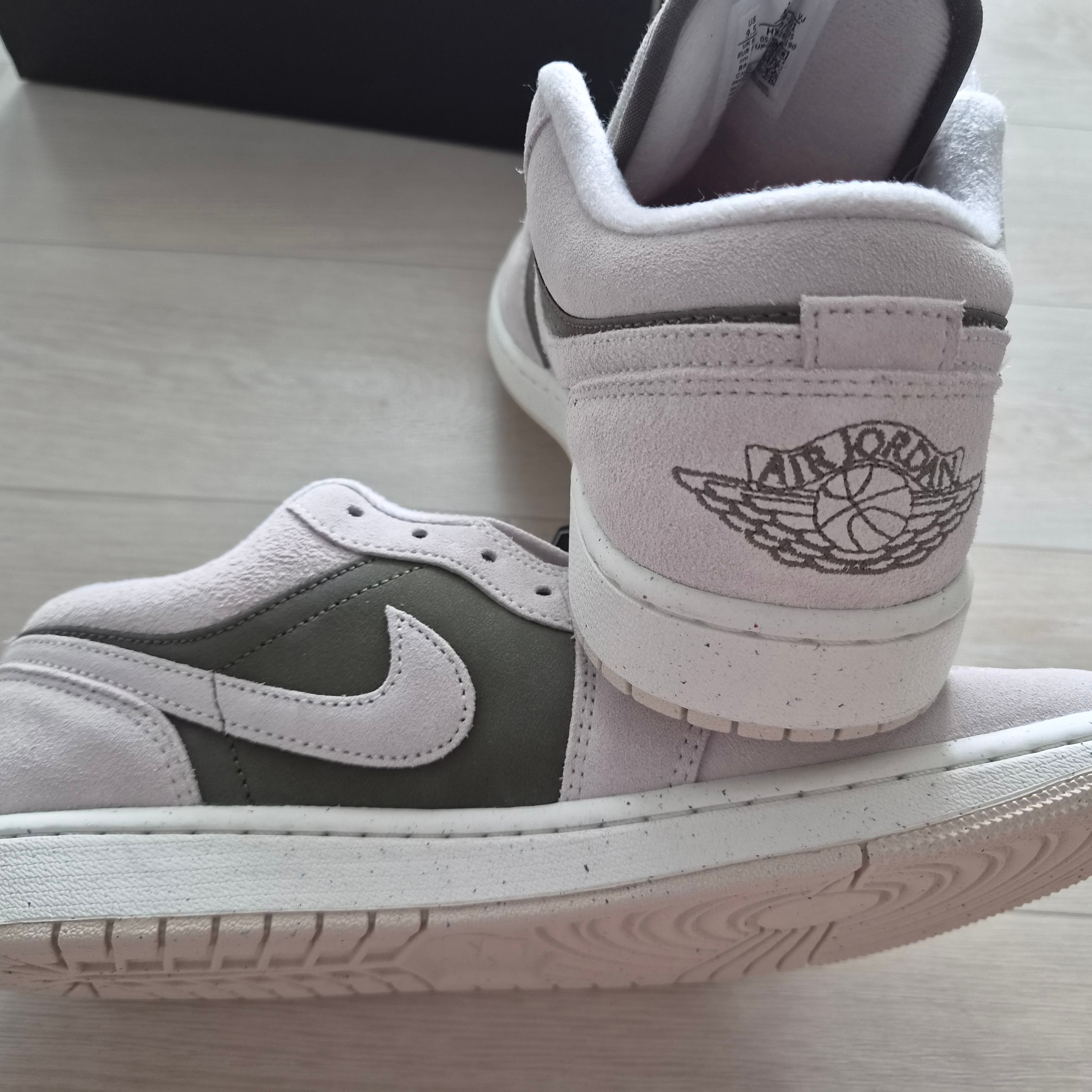 Jordan 1 Low SE Medium Olive Sail 착용 스타일 - 2