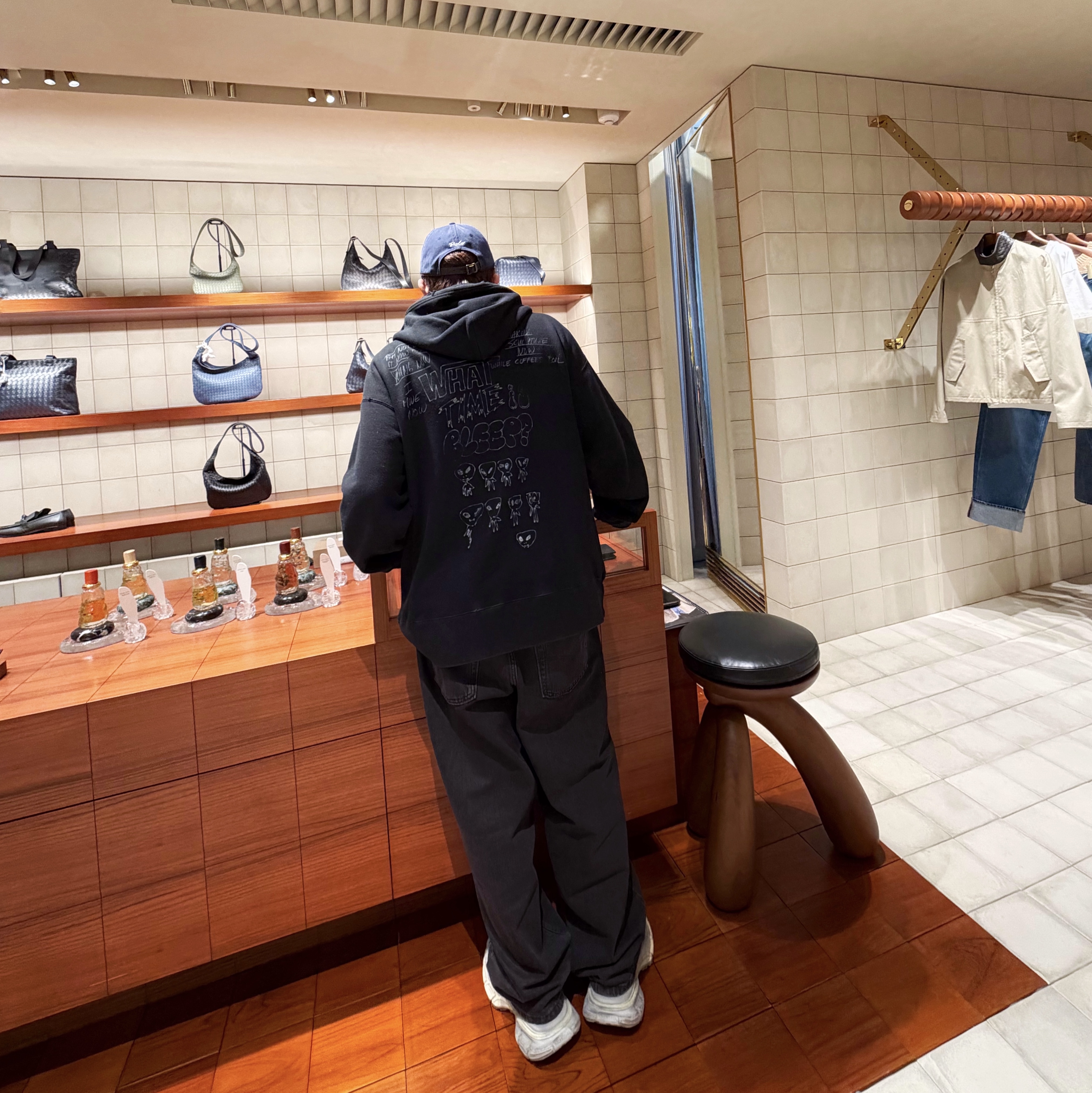 Maison Mihara Yasuhiro Distressed Hoodie Black 착용 스타일