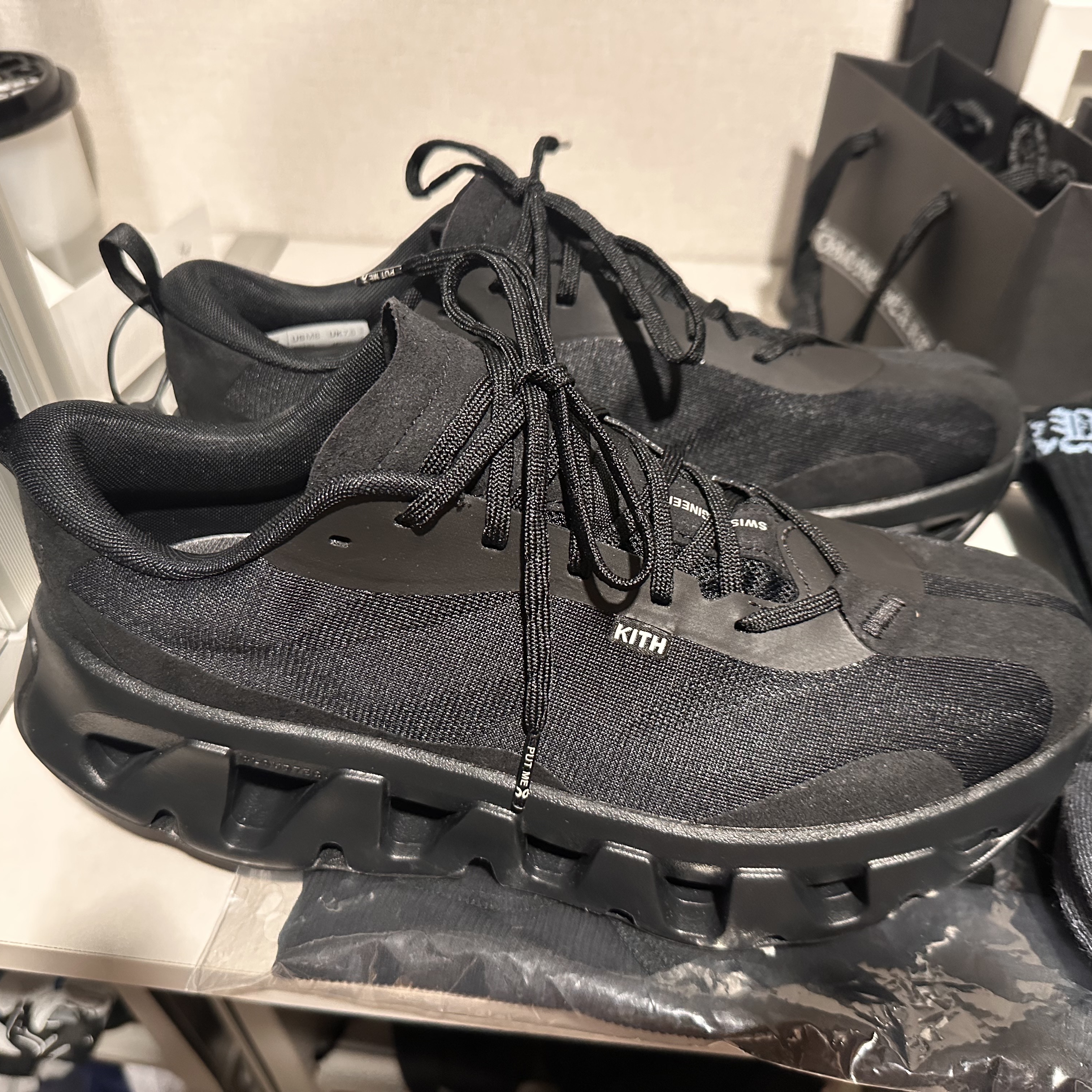 On Running x Kith K-Tech 1 Black 착용 스타일 - 2