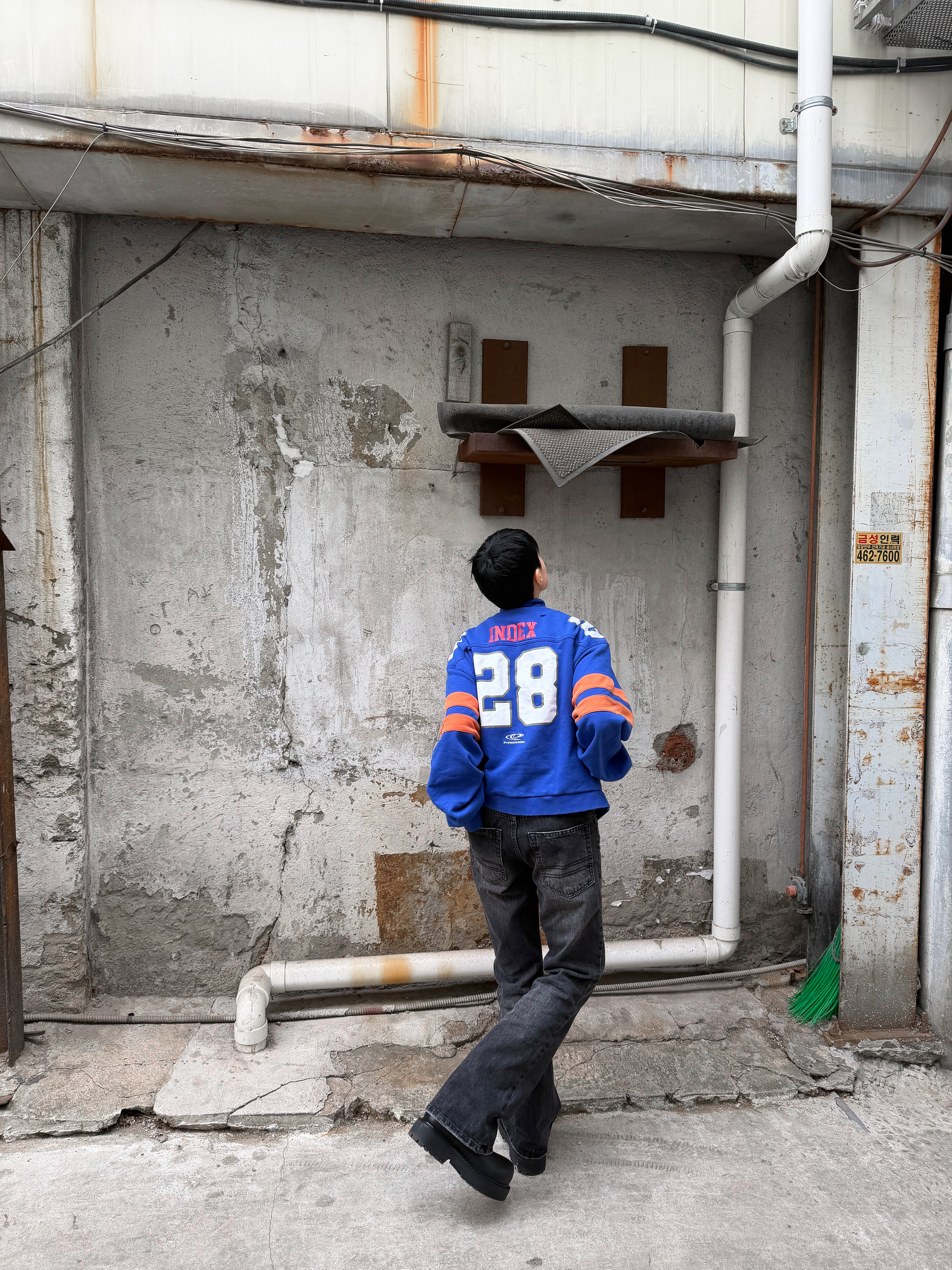 Hono Report Bell Bottom Denim Pants Black, Protocol Index Football Jersey Track Jacket Blue 착용 스타일 - 5