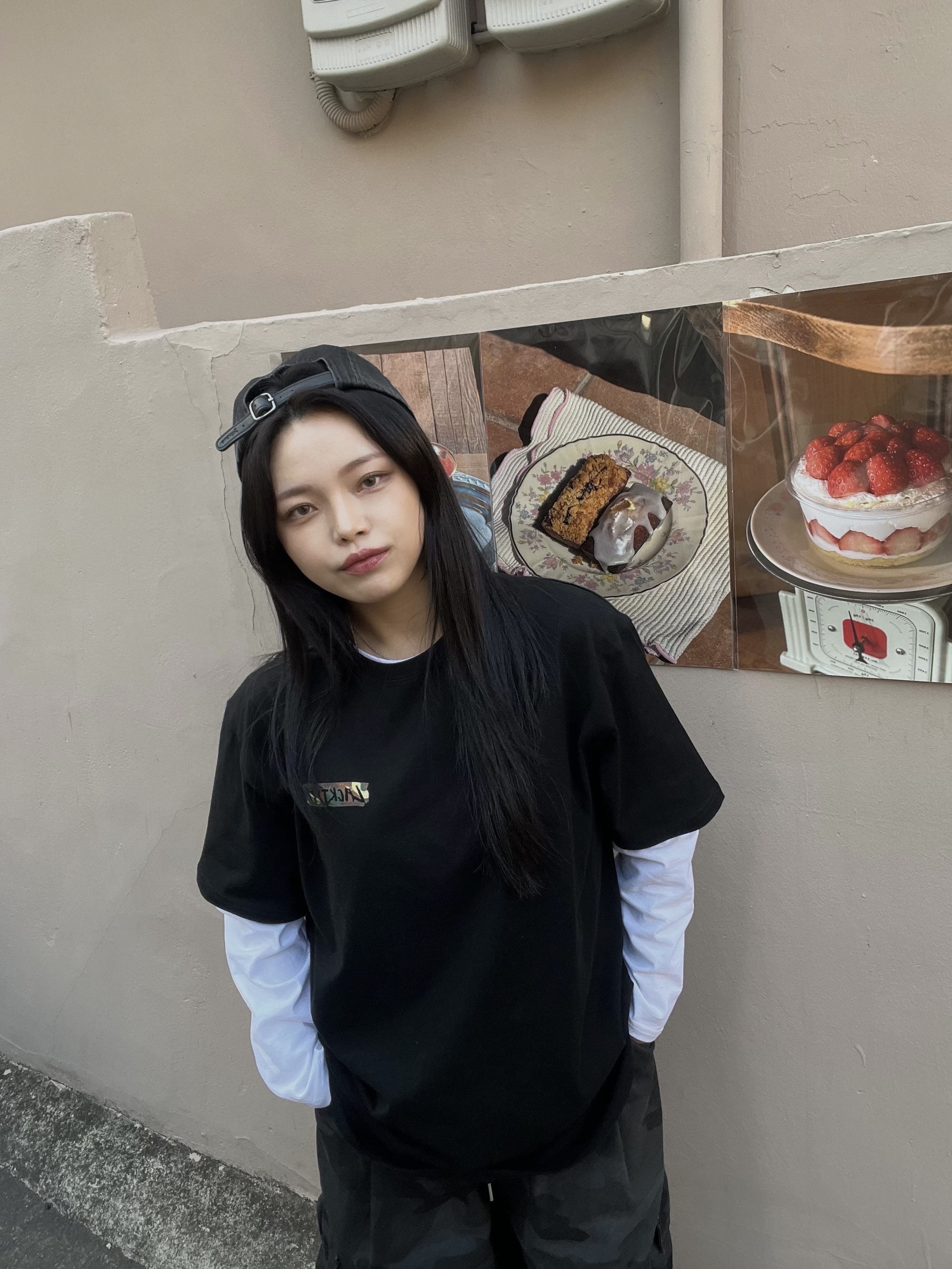 Supreme Mesh Mini Duffle Bag Black - 25SS, Supreme Washed Chino Twill Camp Cap Black - 25SS 착용 스타일 - 5