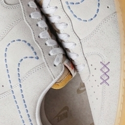 Nike Air Force 1 '07 LV8 White Safety Orange 착용 스타일