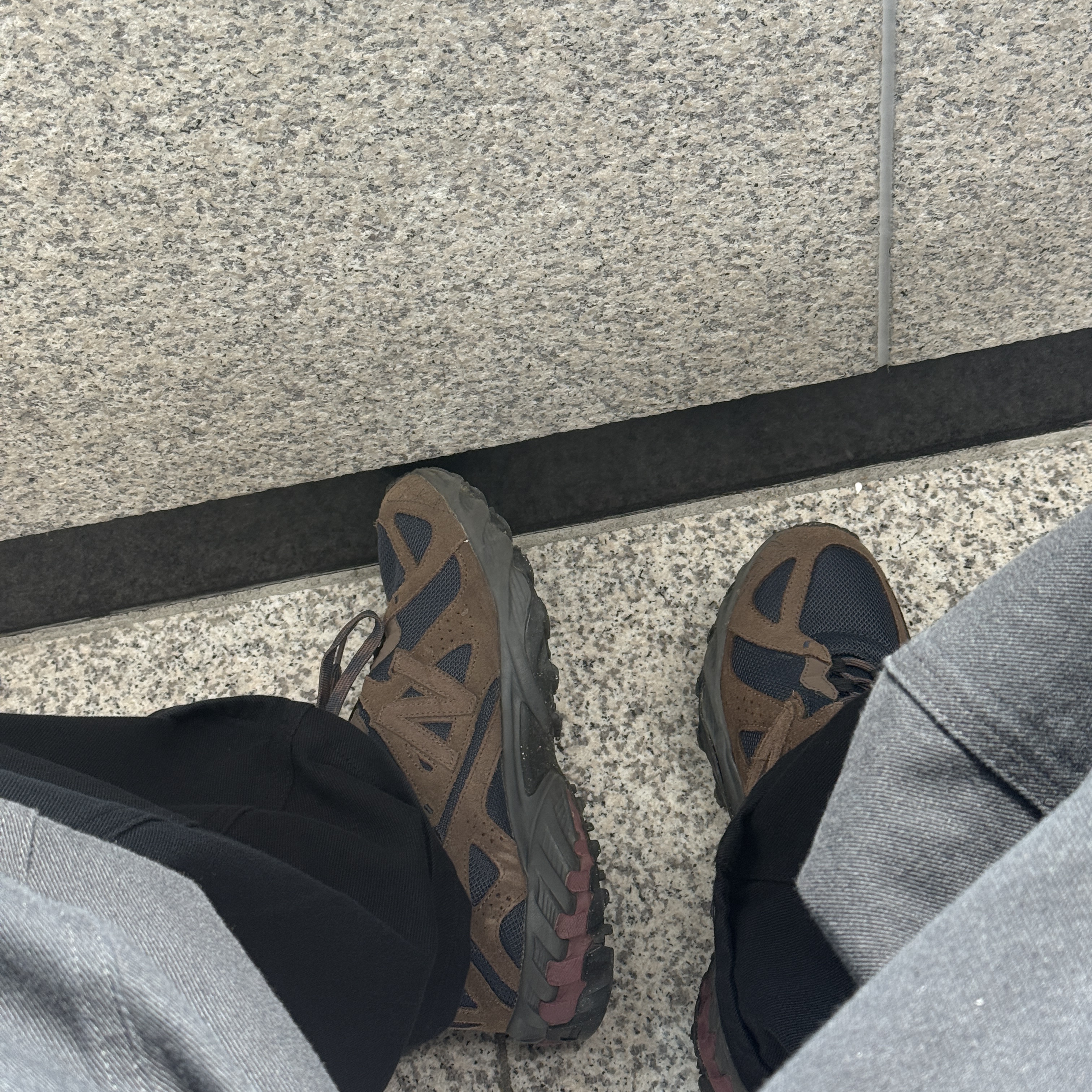 New Balance ML610T Dark Mushroom - D Standard 착용 스타일