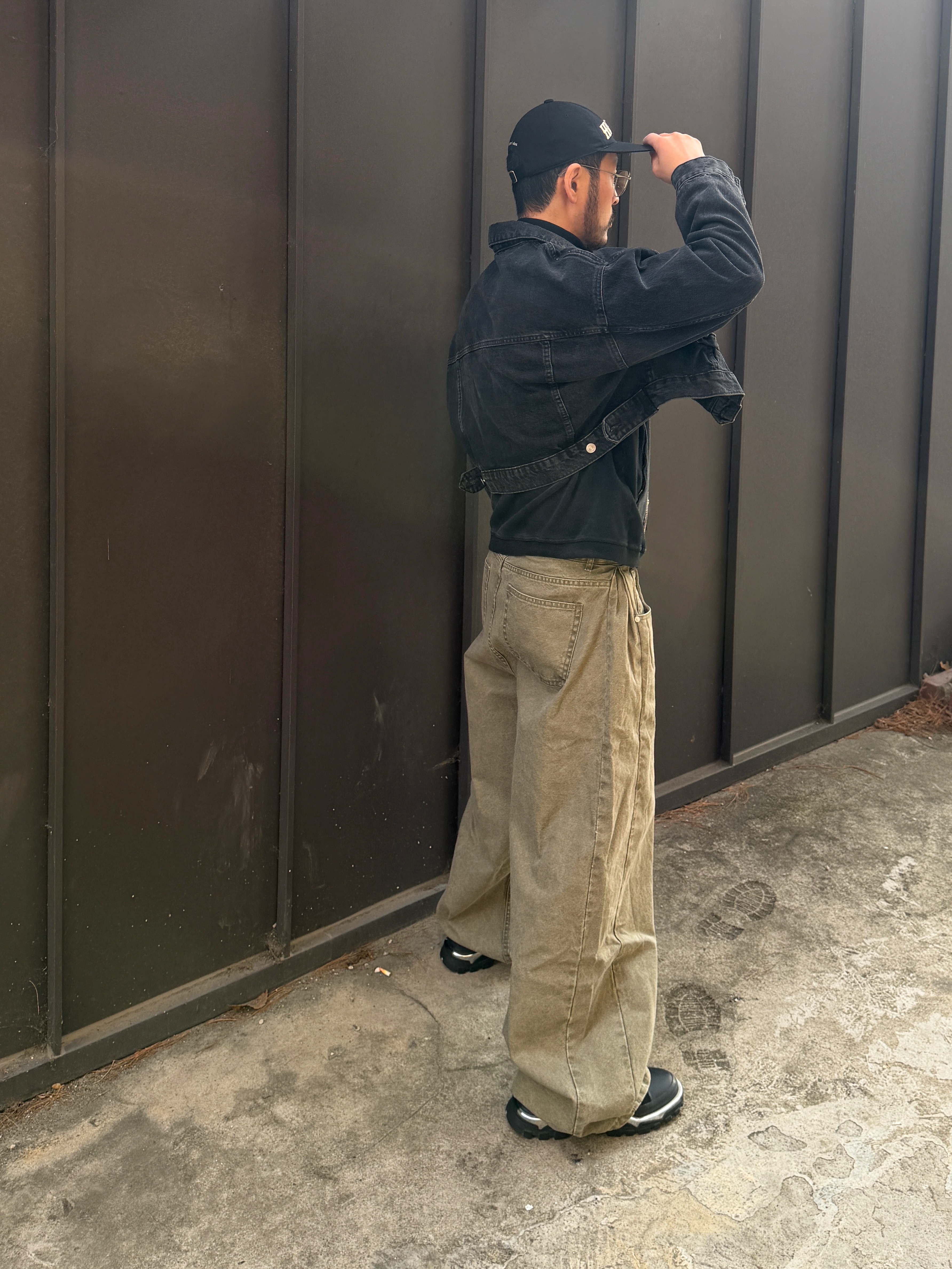 Adidas x Raf Simons Detroit Runner Core Black 착용 스타일 - 7