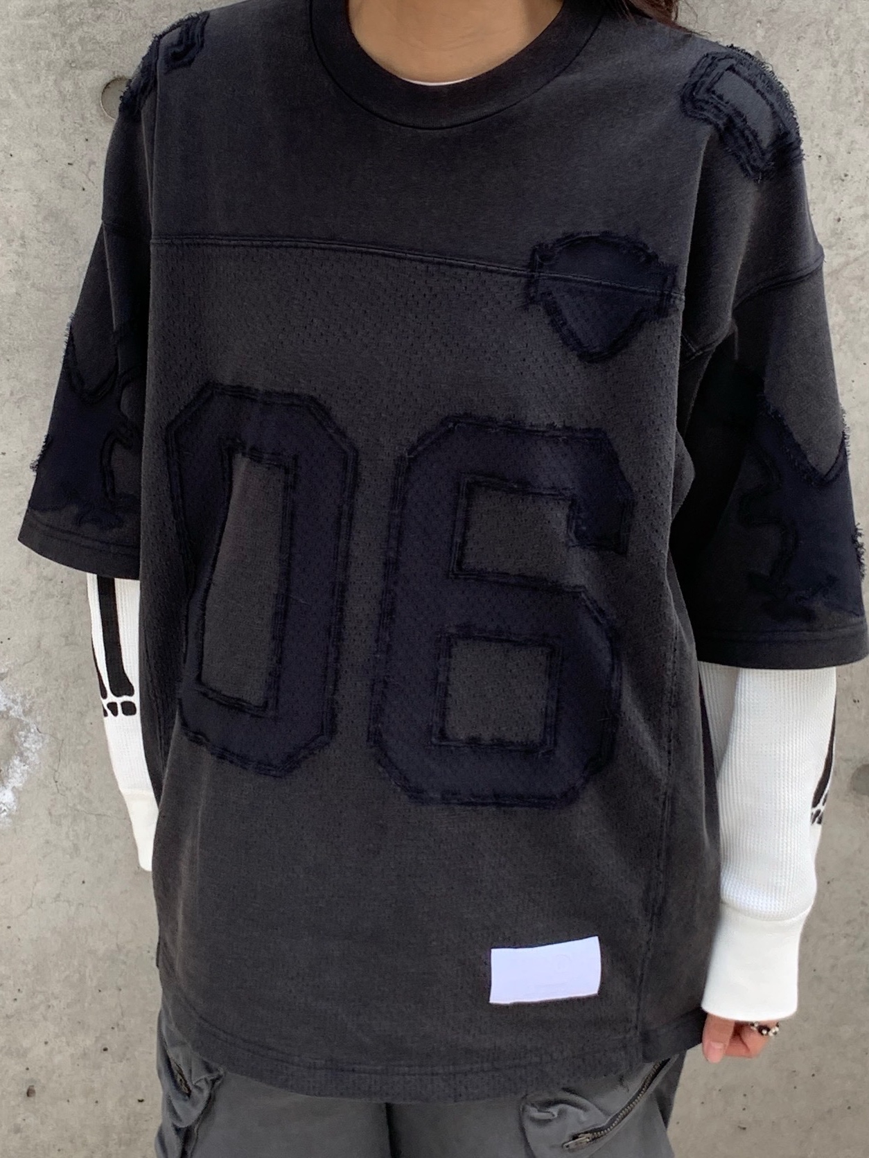 Supreme x MM6 Maison Margiela Cotton Football Jersey Black - 26SS, Supreme Hanes Bones Thermal Crew Natural (1 Pack) 착용 스타일 - 1