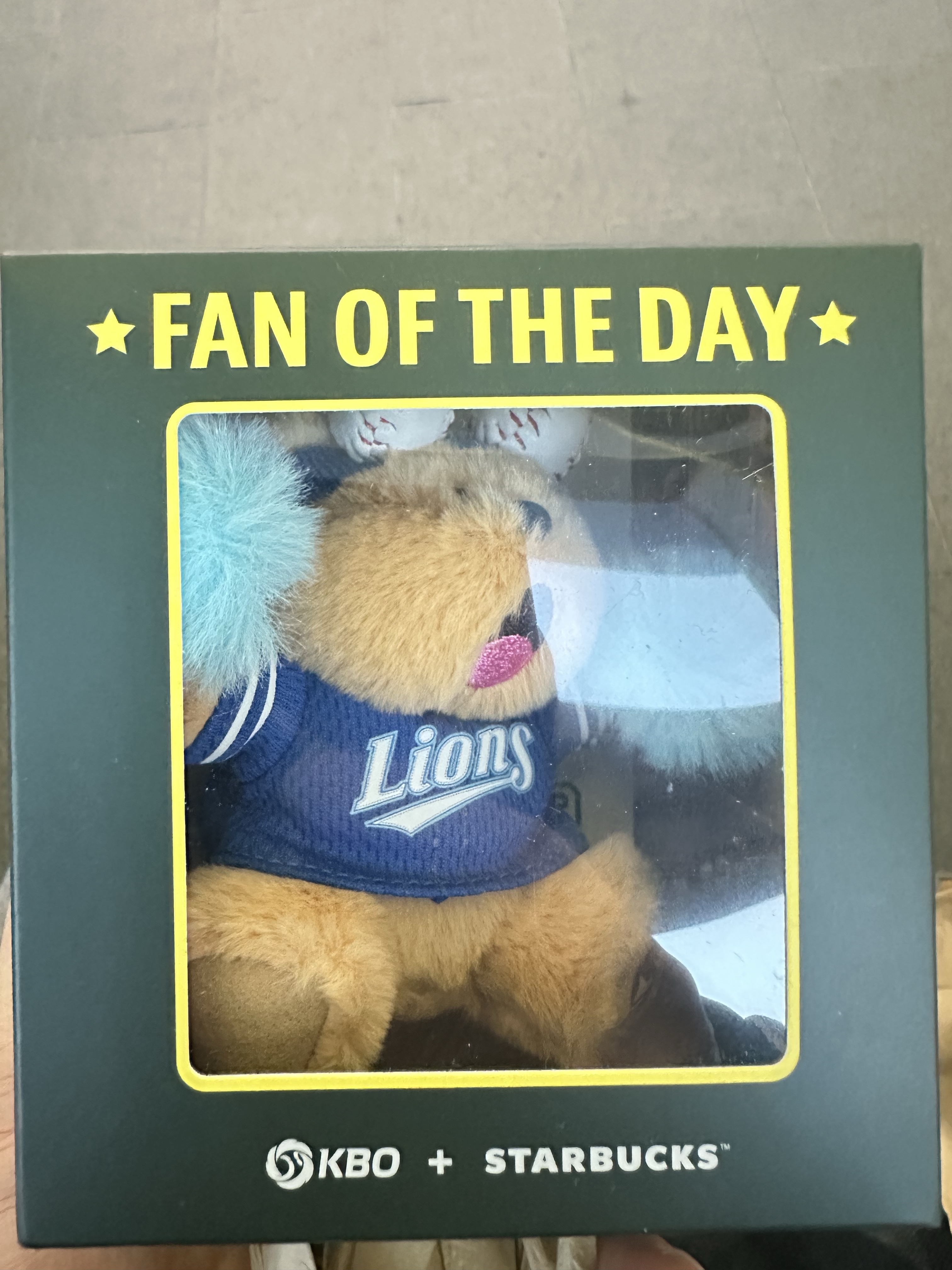 Starbucks x KBO Lions Bearista Keychain 착용 스타일