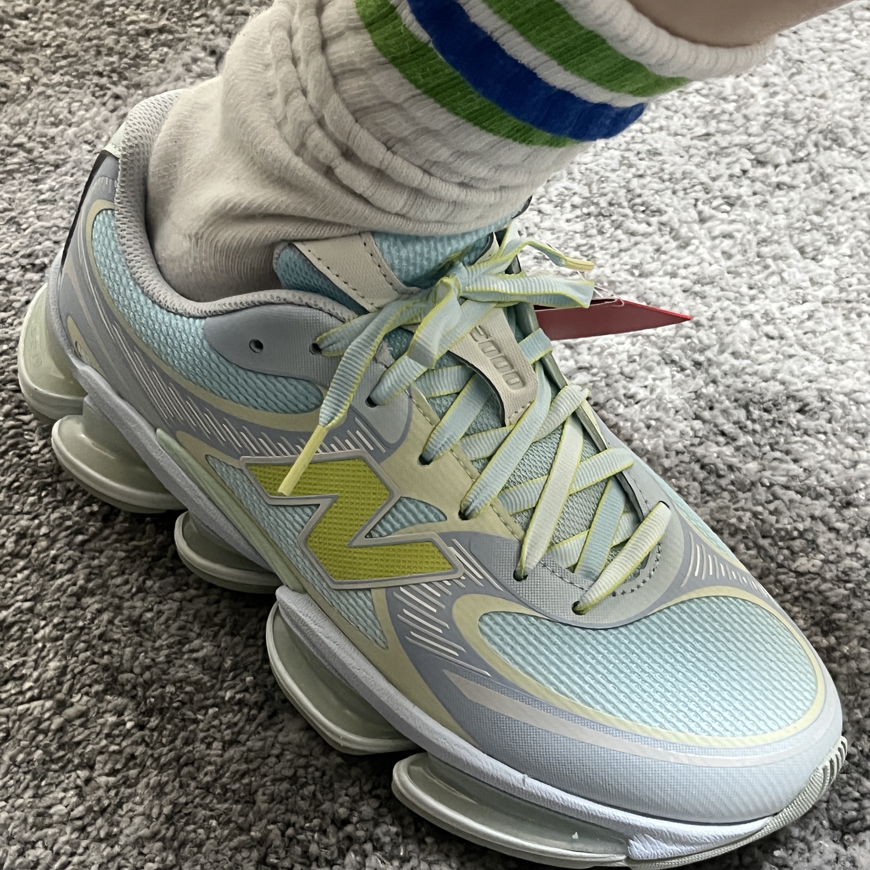 New Balance 2000 Abzorb Oxford Blue Dry Lime 착용 스타일 - 2