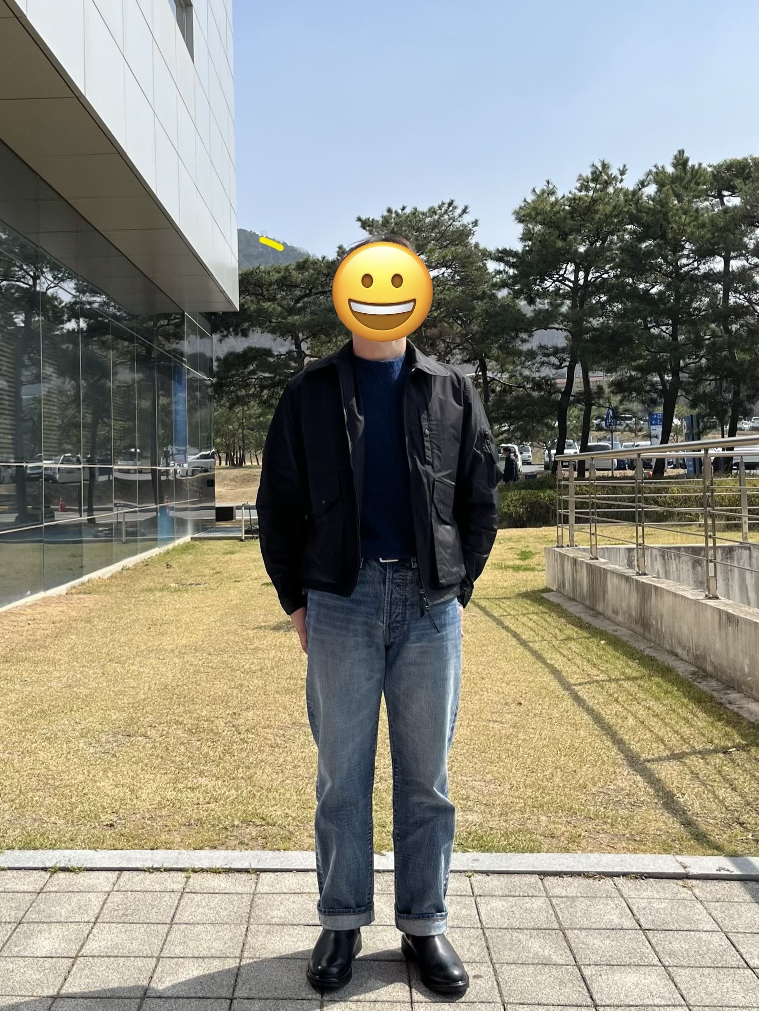 Outstanding 40S Selvedge Straight Pants Light Blue, JOSEPHT Henry Black 착용 스타일 - 1