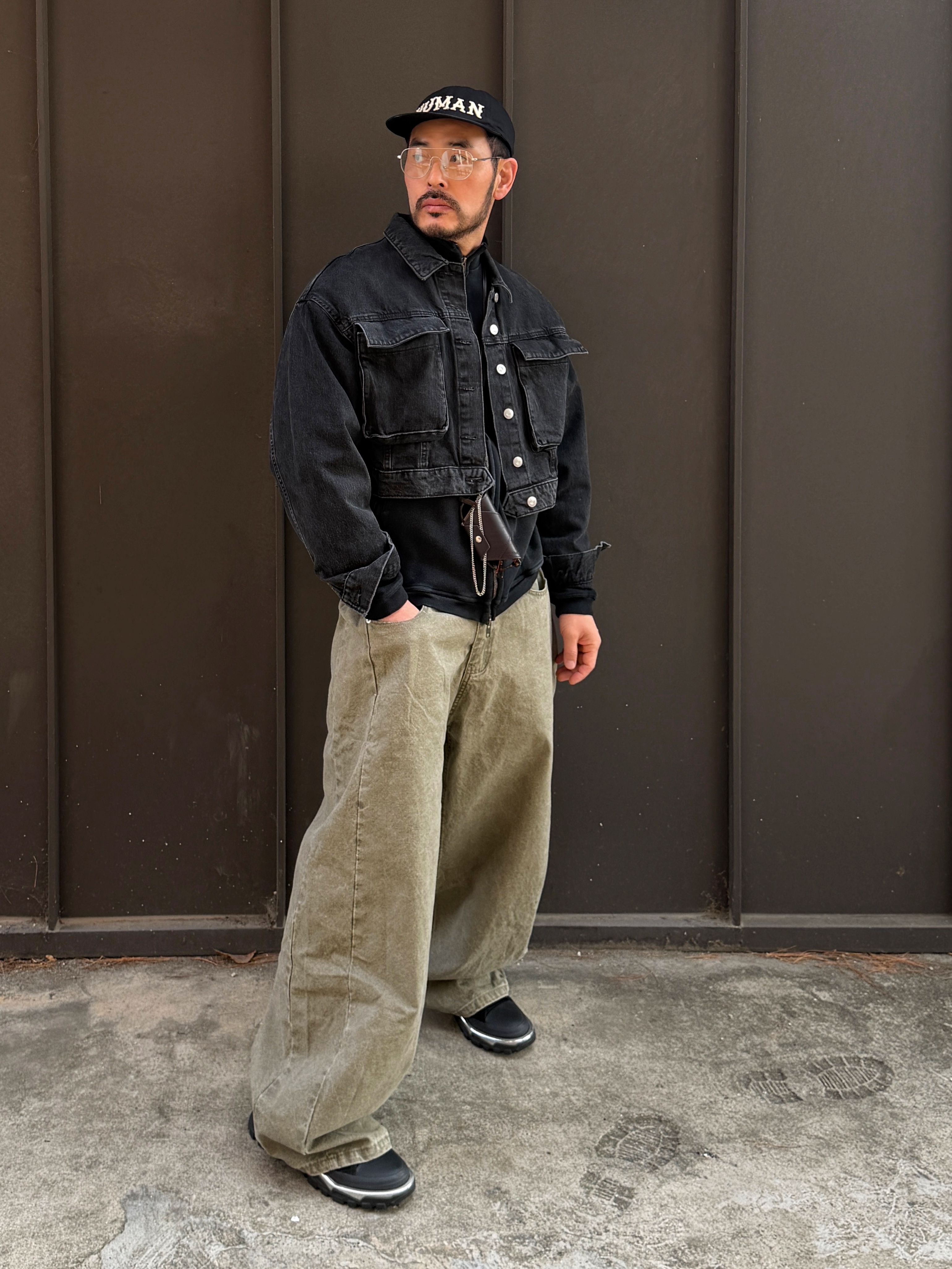 Adidas x Raf Simons Detroit Runner Core Black 착용 스타일 - 5