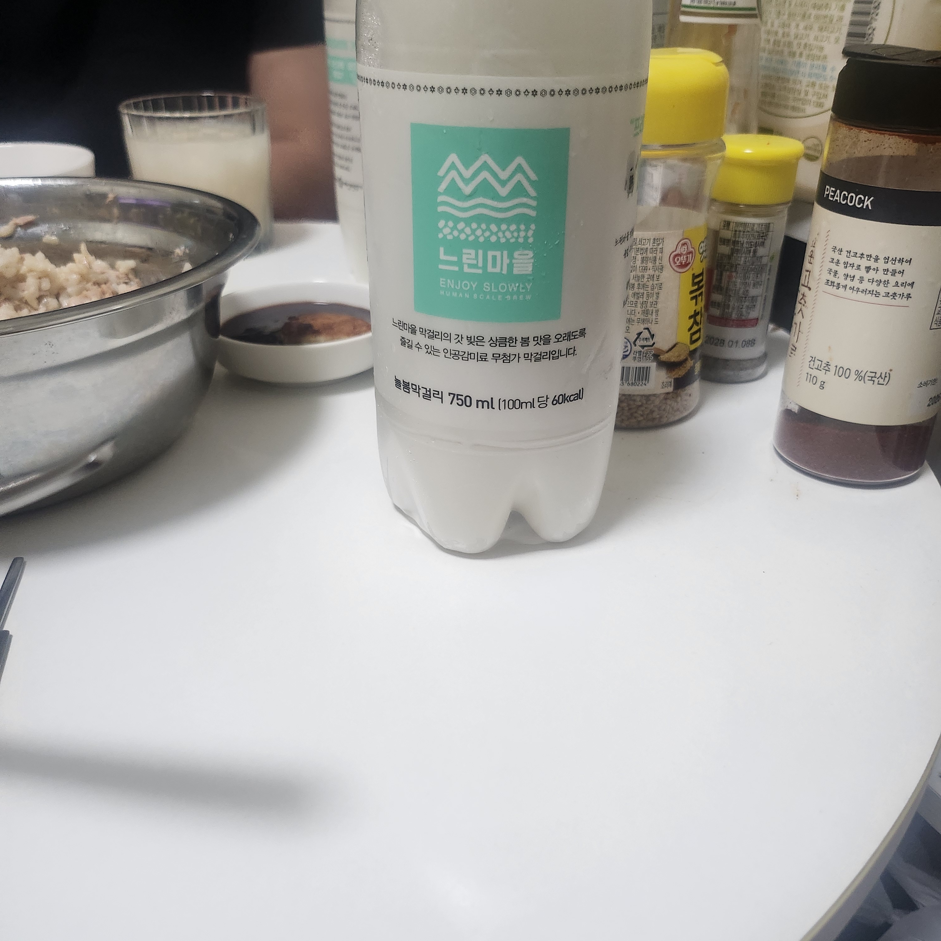Slow village Premium Makgeolli Neoulbom 750ml 6 Btl. 착용 스타일