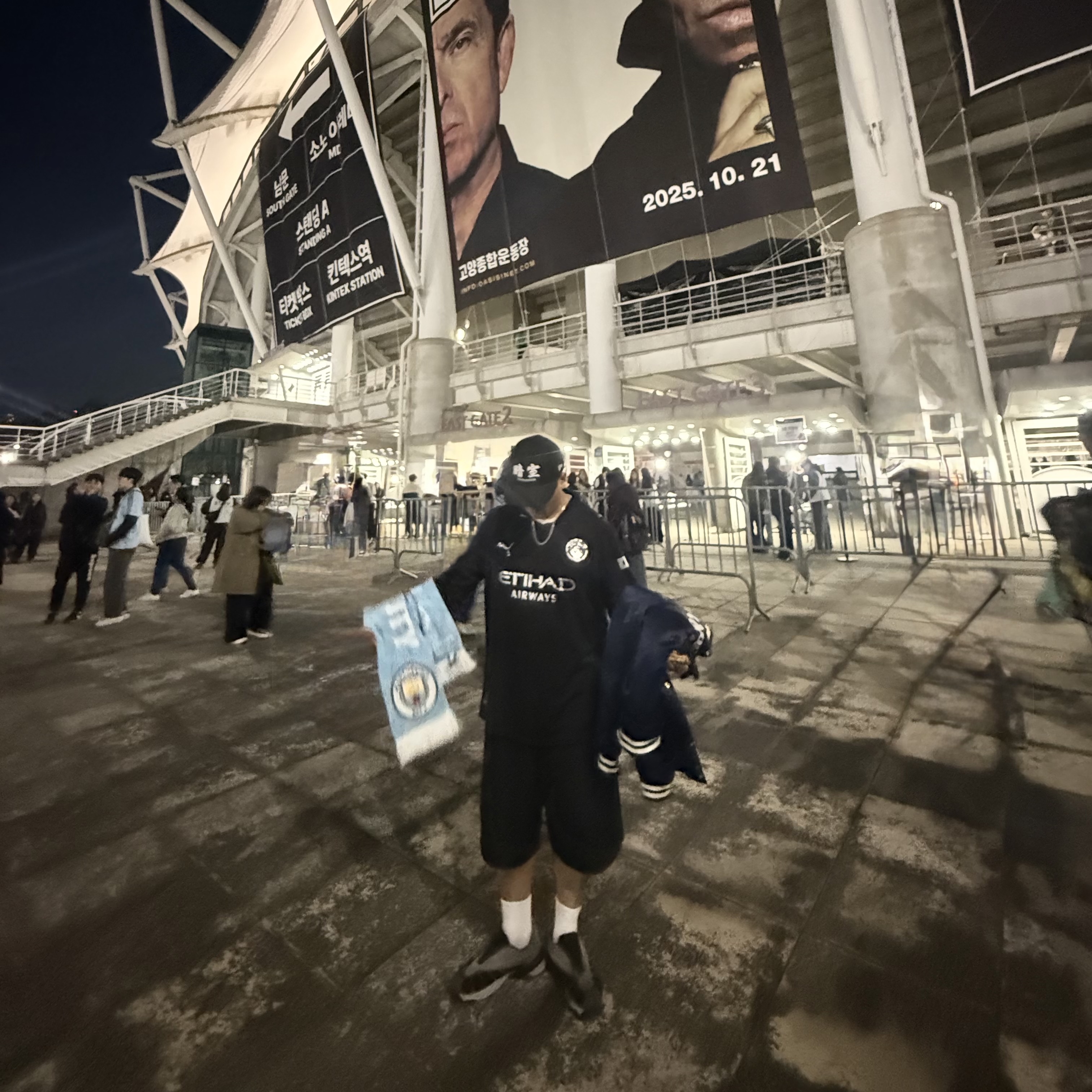 Puma Manchester City 2025/26 Away Replica Long Sleeve Jersey Black (Non Marking Ver.), Darkr8m Studio x New Era Fitted Cap Black 착용 스타일 - 1