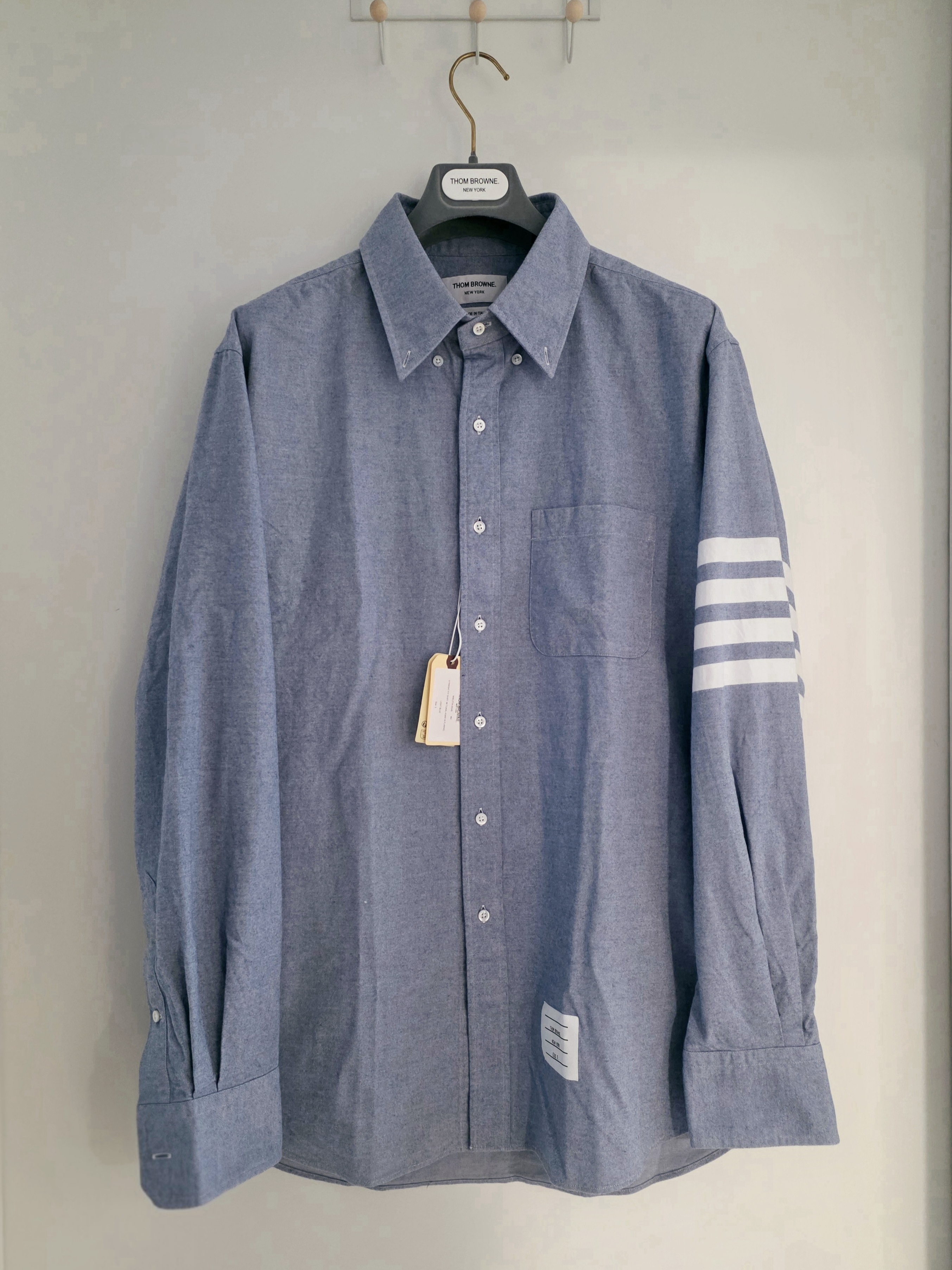 Thom Browne Solid Flannel 4-Bar Straight Fit Shirt Light Blue 착용 스타일 - 2