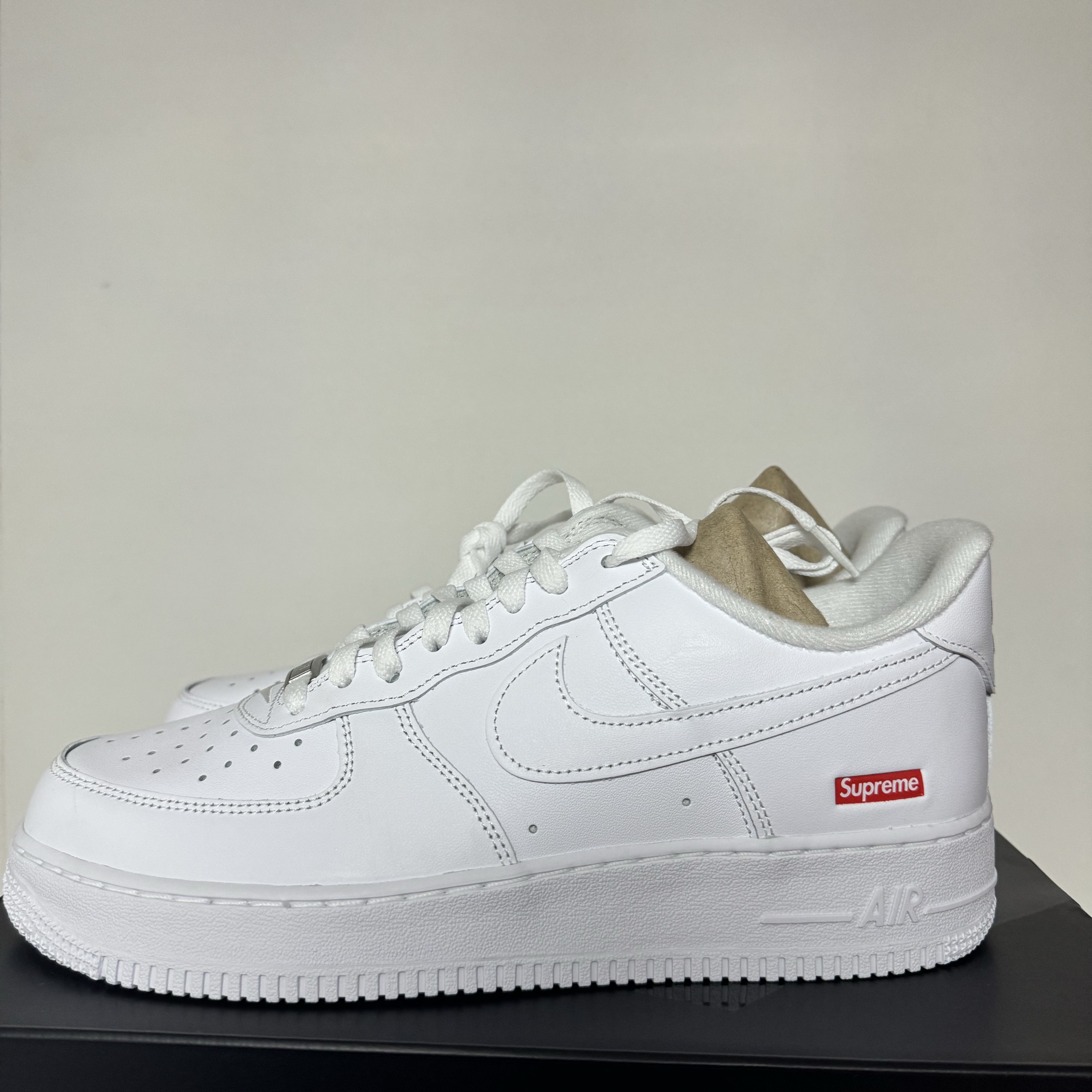 Nike x Supreme Air Force 1 Low White 착용 스타일