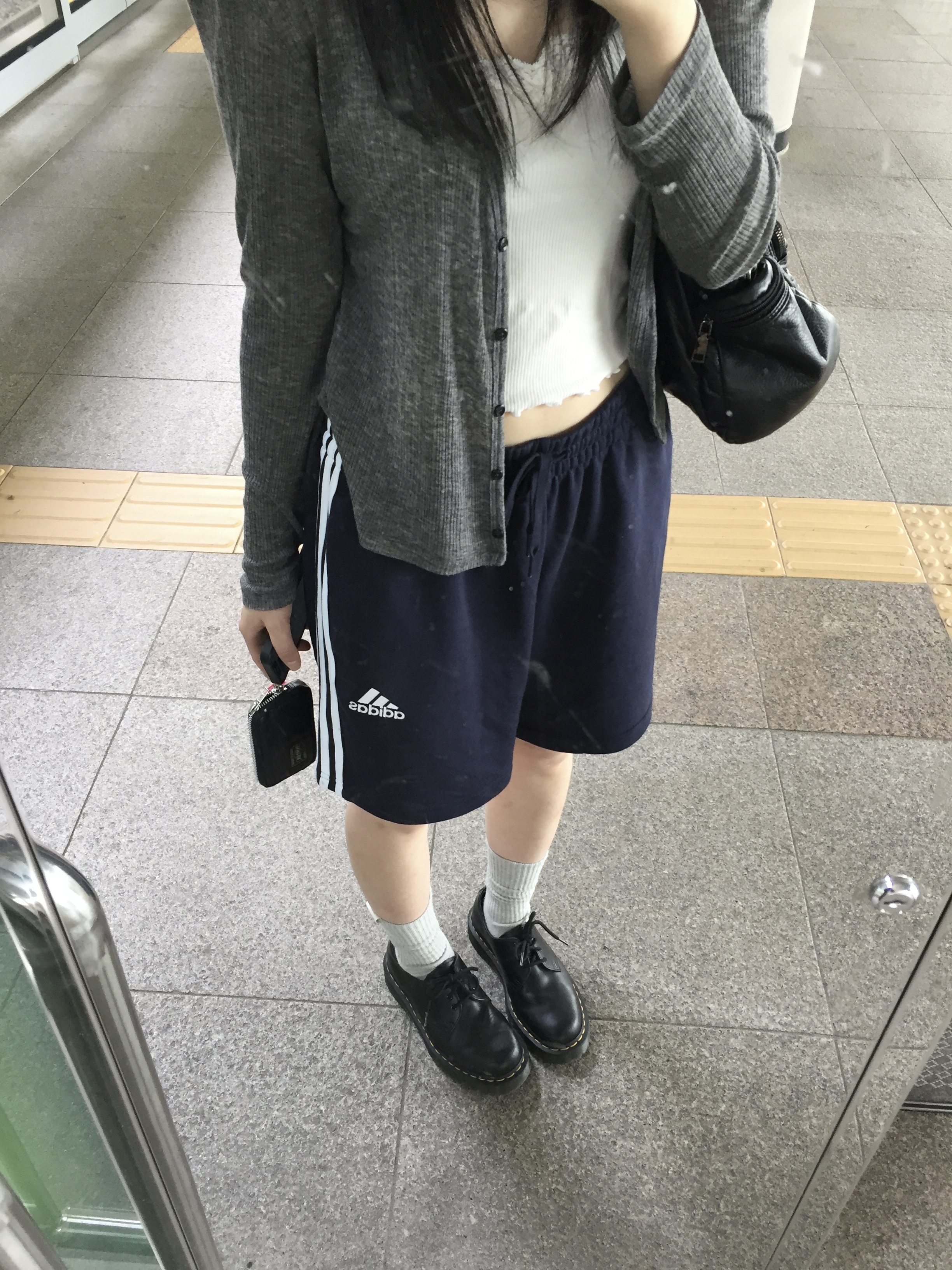 Adidas Adicolor Classic Sprinter Shorts Night Indigo - KR Sizing, Dr. Martens 1461 Bex Black 착용 스타일 - 3