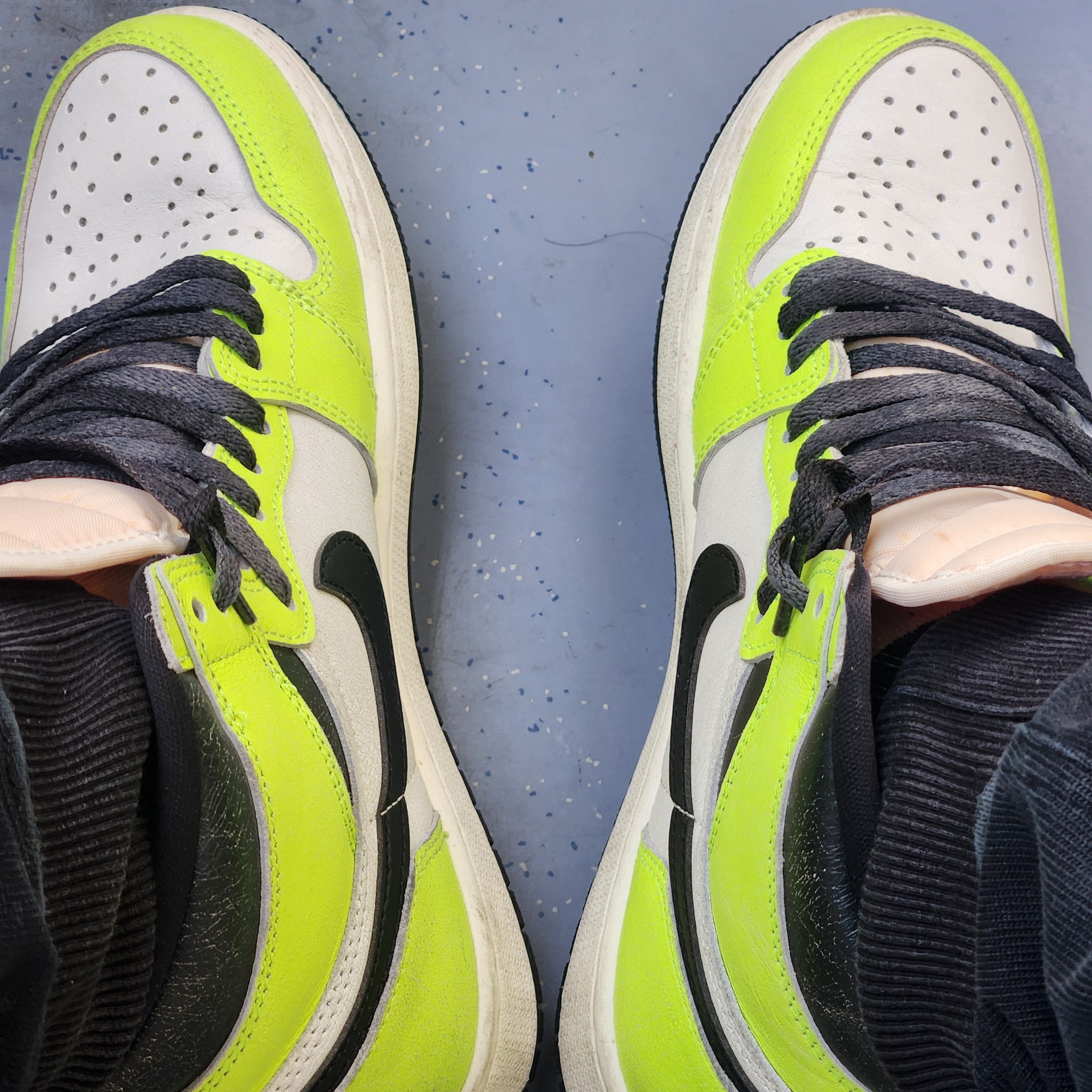 Fragment x Wade Coach Jacket Black, Jordan 1 Retro High OG Volt 착용 스타일 - 2