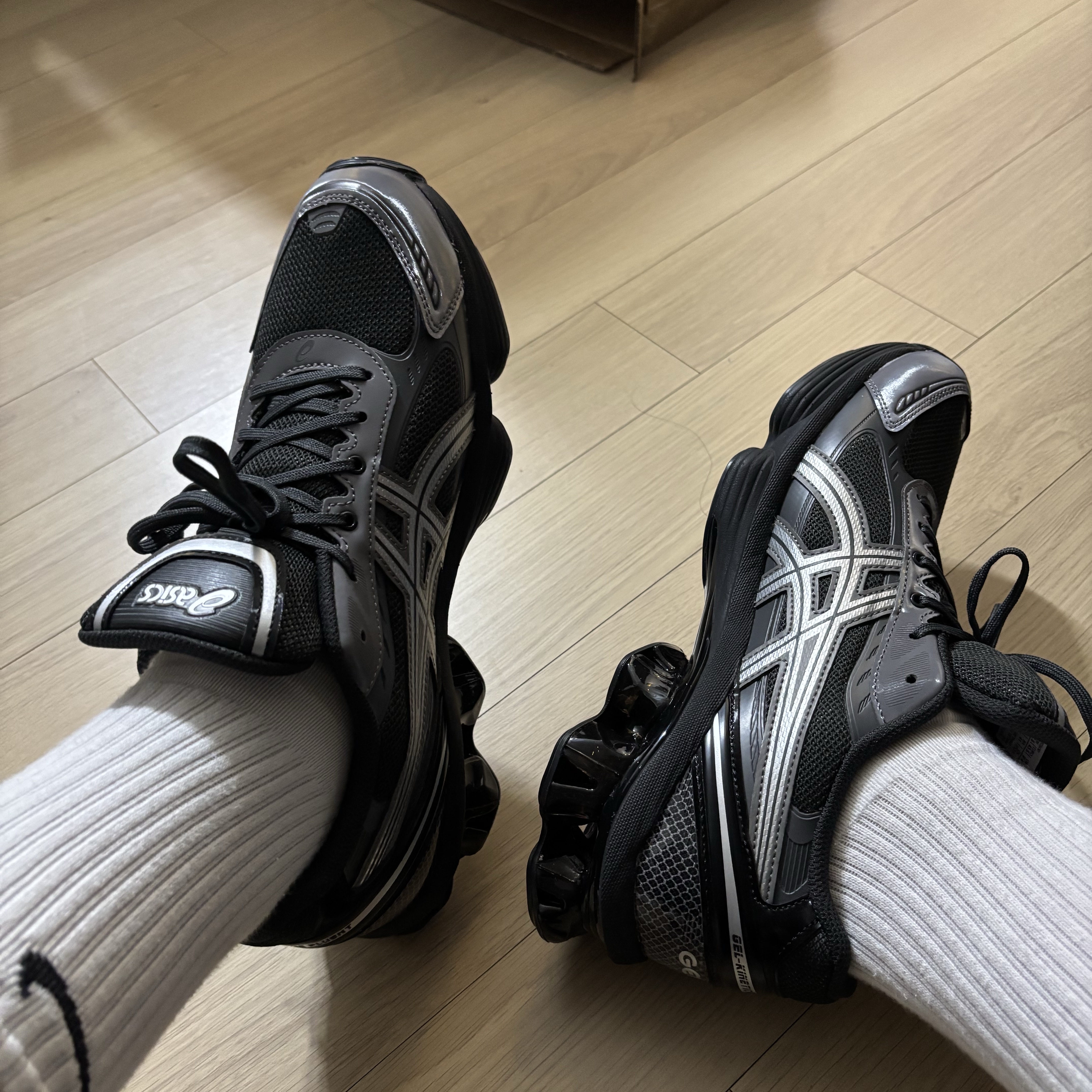 Asics Gel-Kinetic Fluent Graphite Grey Pure Silver 착용 스타일