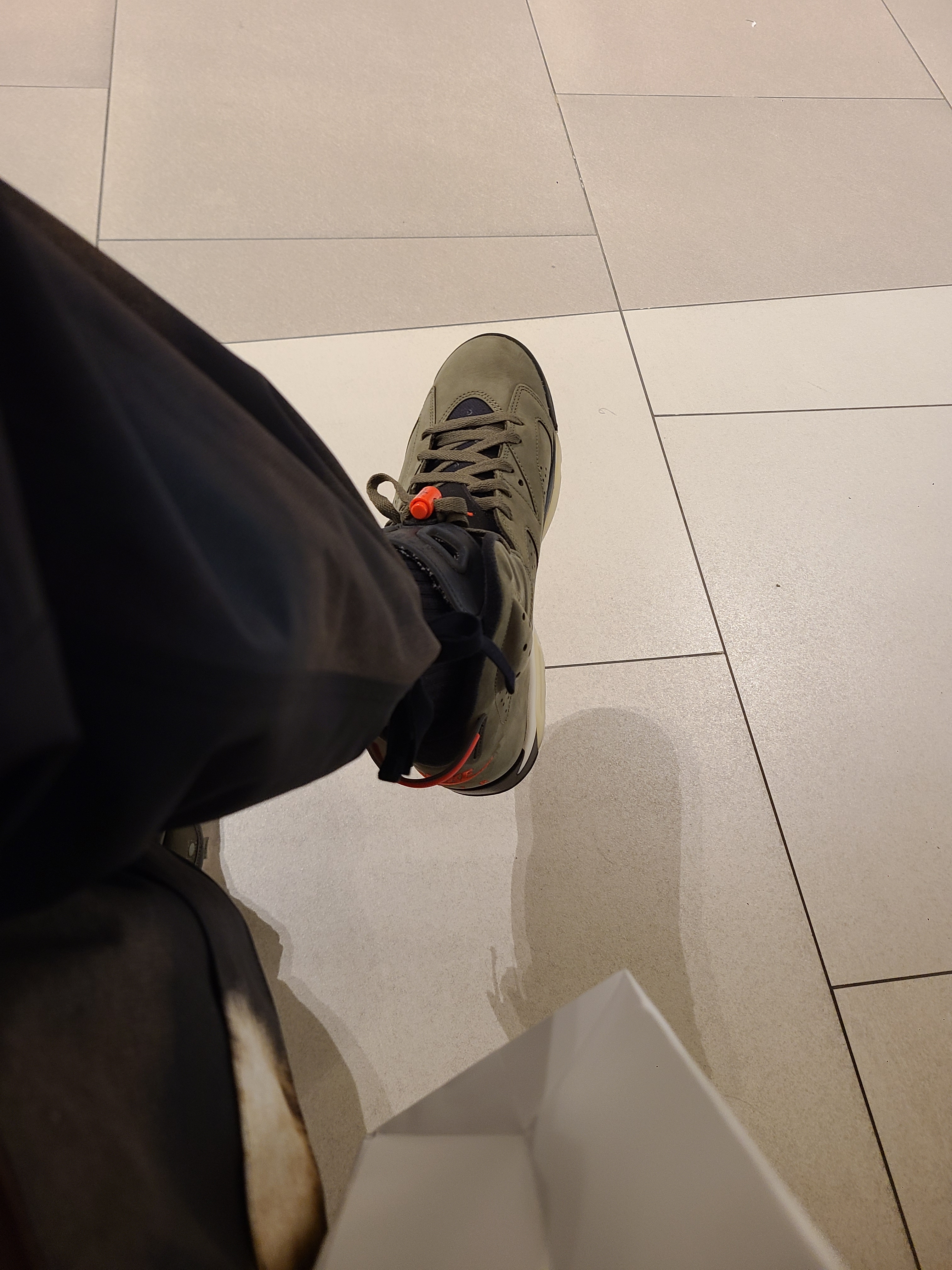 Jordan 6 x Travis Scott Retro Olive, Jordan Fearless Gore-Tex Pants 착용 스타일 - 1