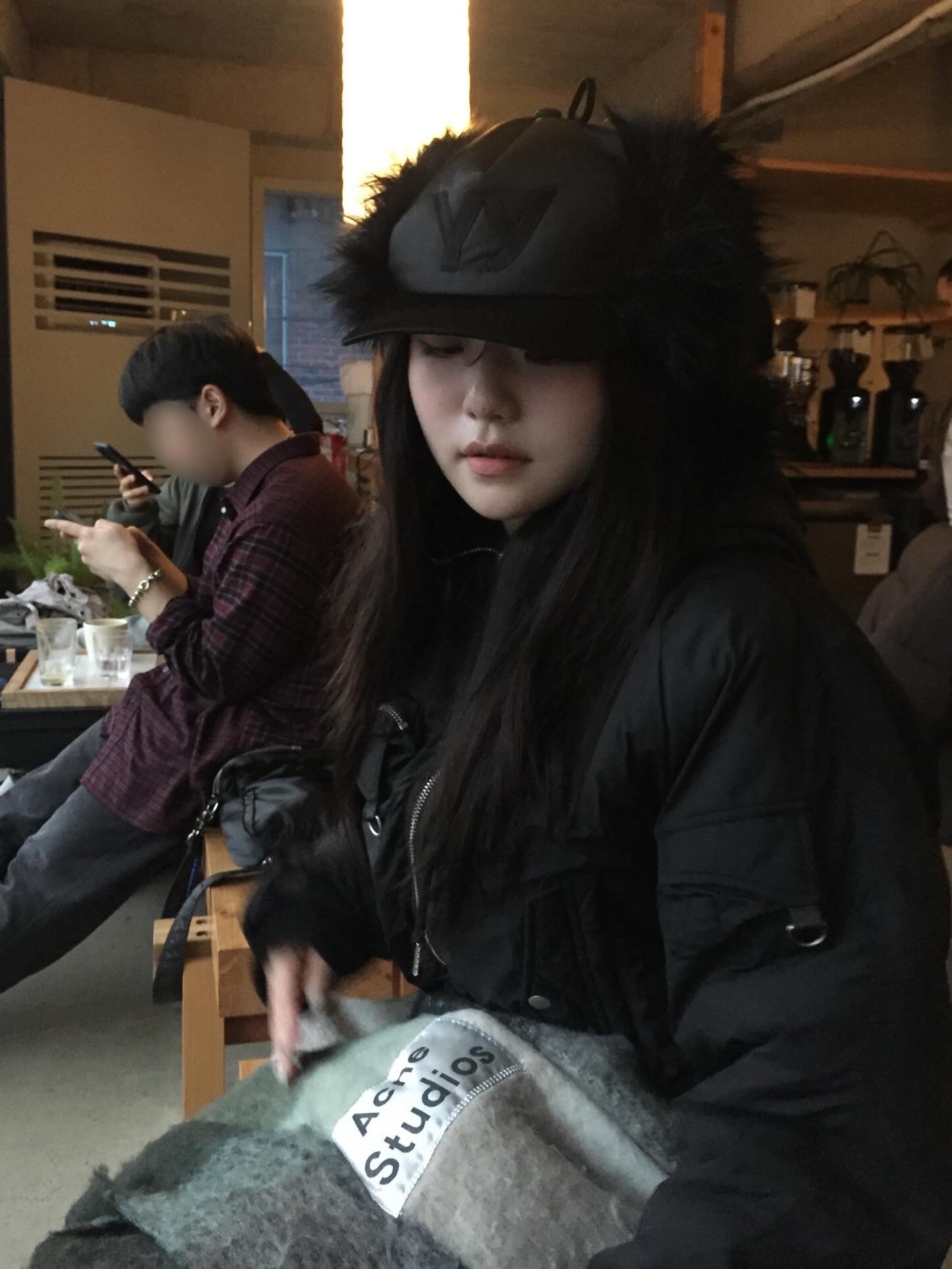 Open Yy Faux Fur Earflap Cap Black 착용 스타일 - 1