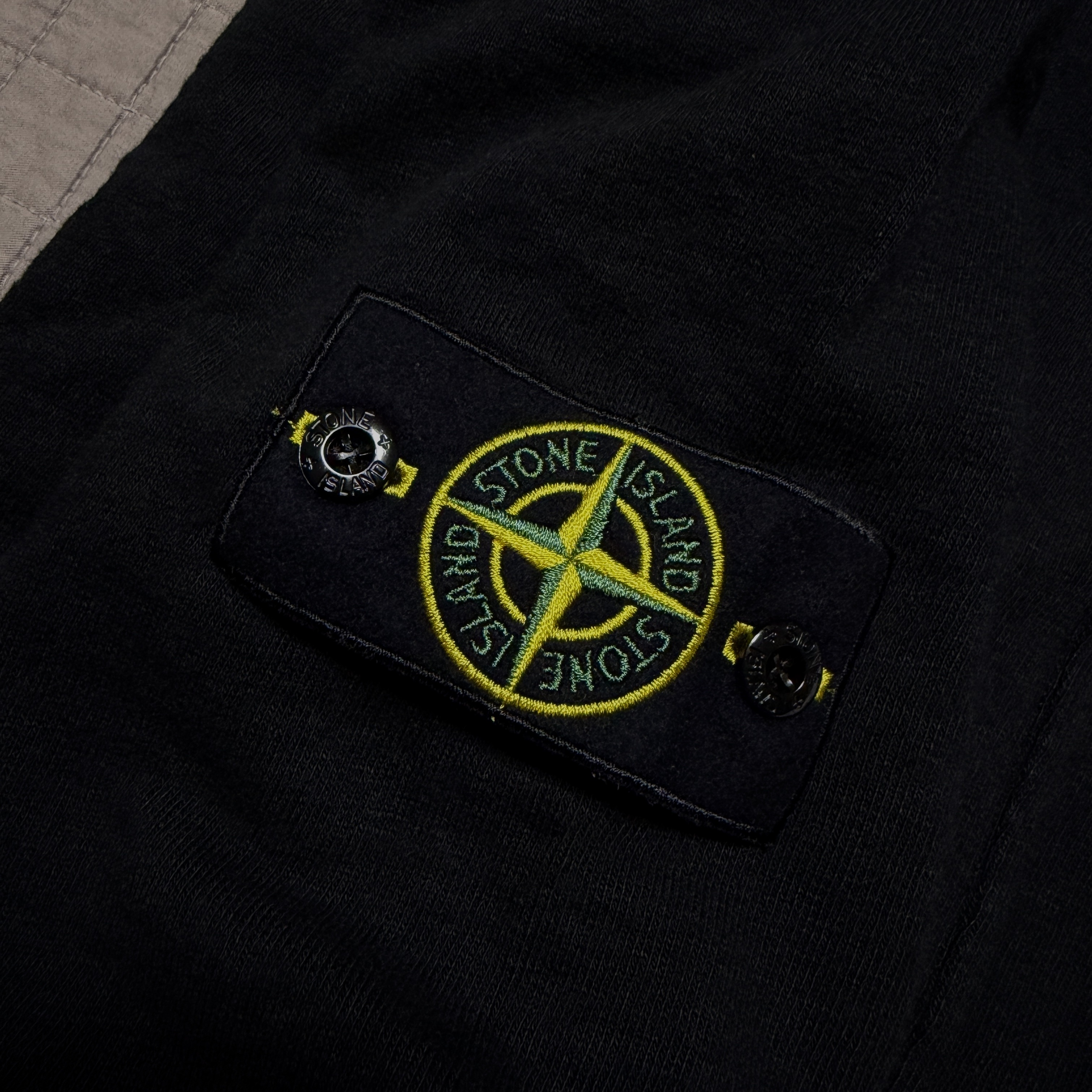 Stone Island 66360 Garment Dyed Malfile Fleece Crewneck Sweatshirt Black - 22SS, Stone Island 6100060 Organic Cotton Fleece Regular Fit Crewneck Sweatshirt Black - 26SS 착용 스타일