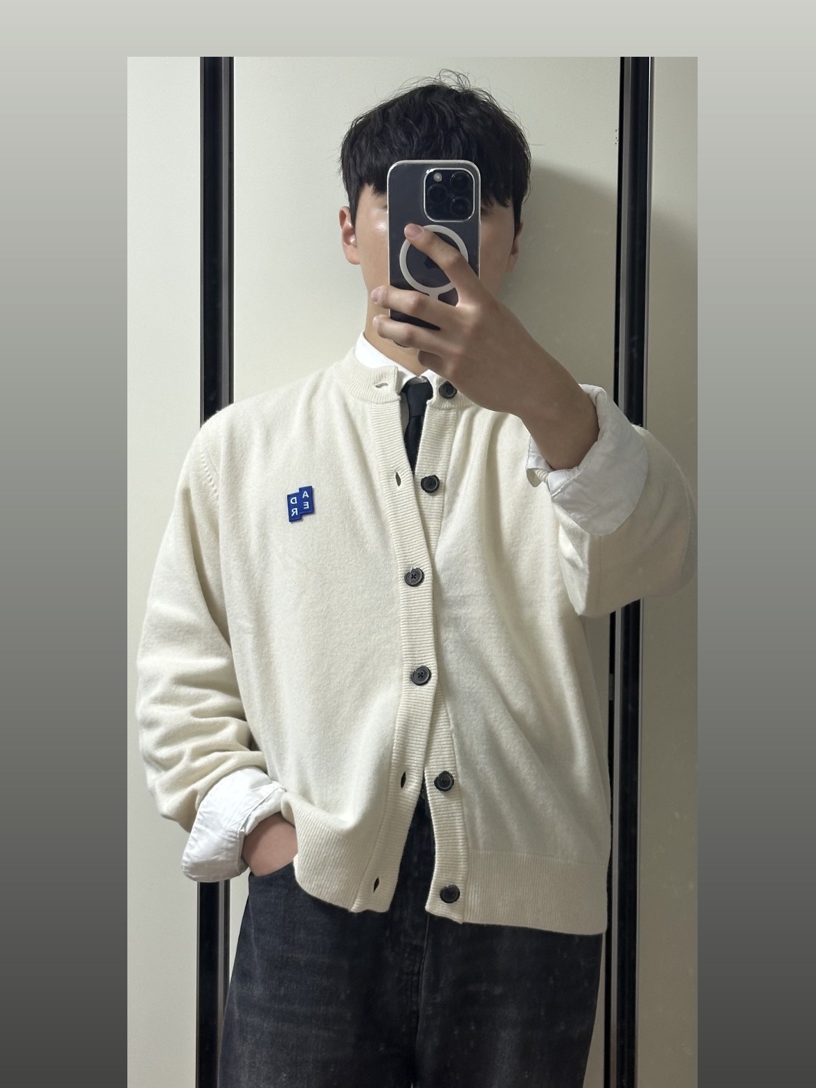 Ader Error Sig; TRS/BL Tag Cardigan 02 Oatmeal, Prada Re-Nylon Gabardine Tie Black 착용 스타일