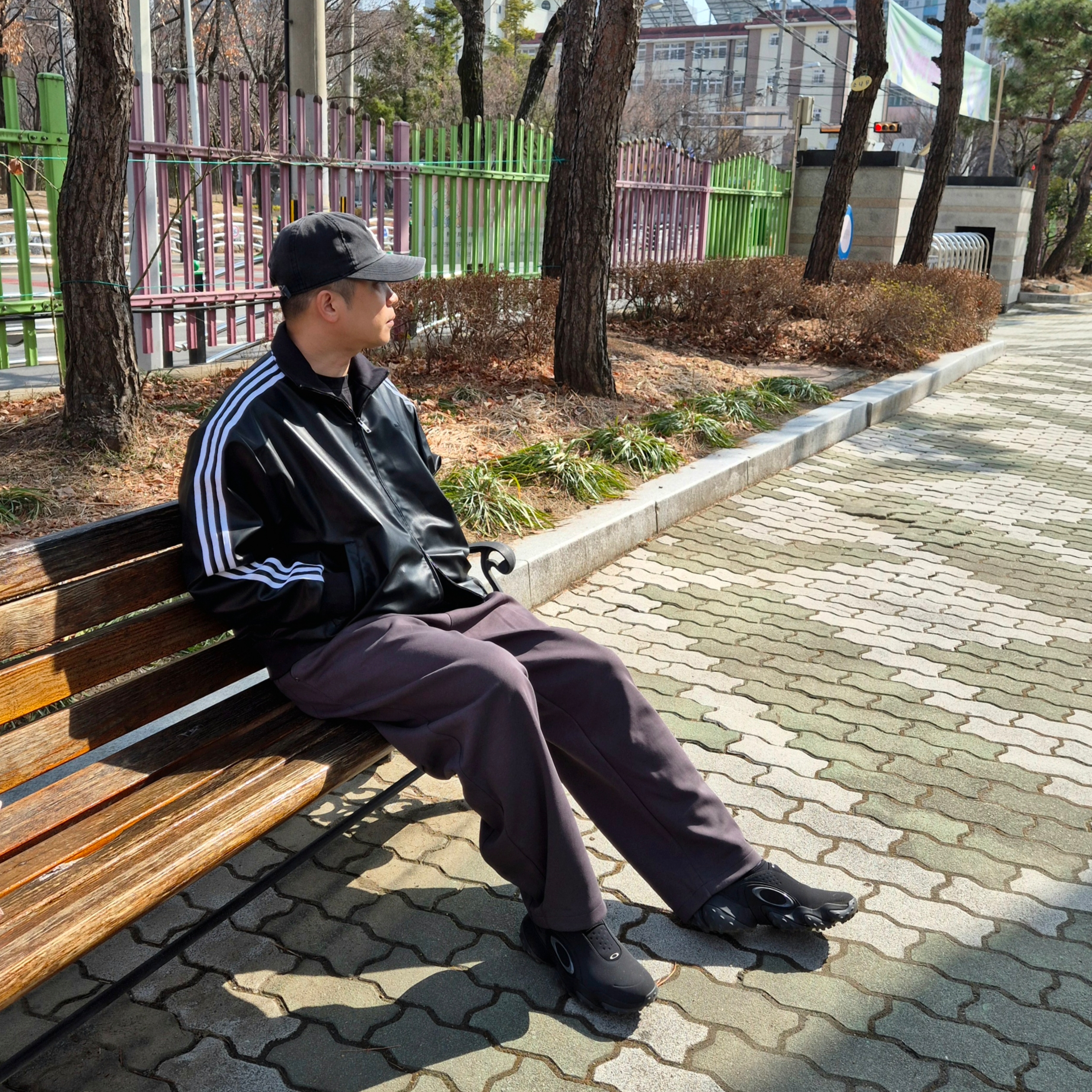 Oakley Edge Icon Blackout, Adidas Pleather 3S Track Top Black - KR Sizing 착용 스타일 - 2