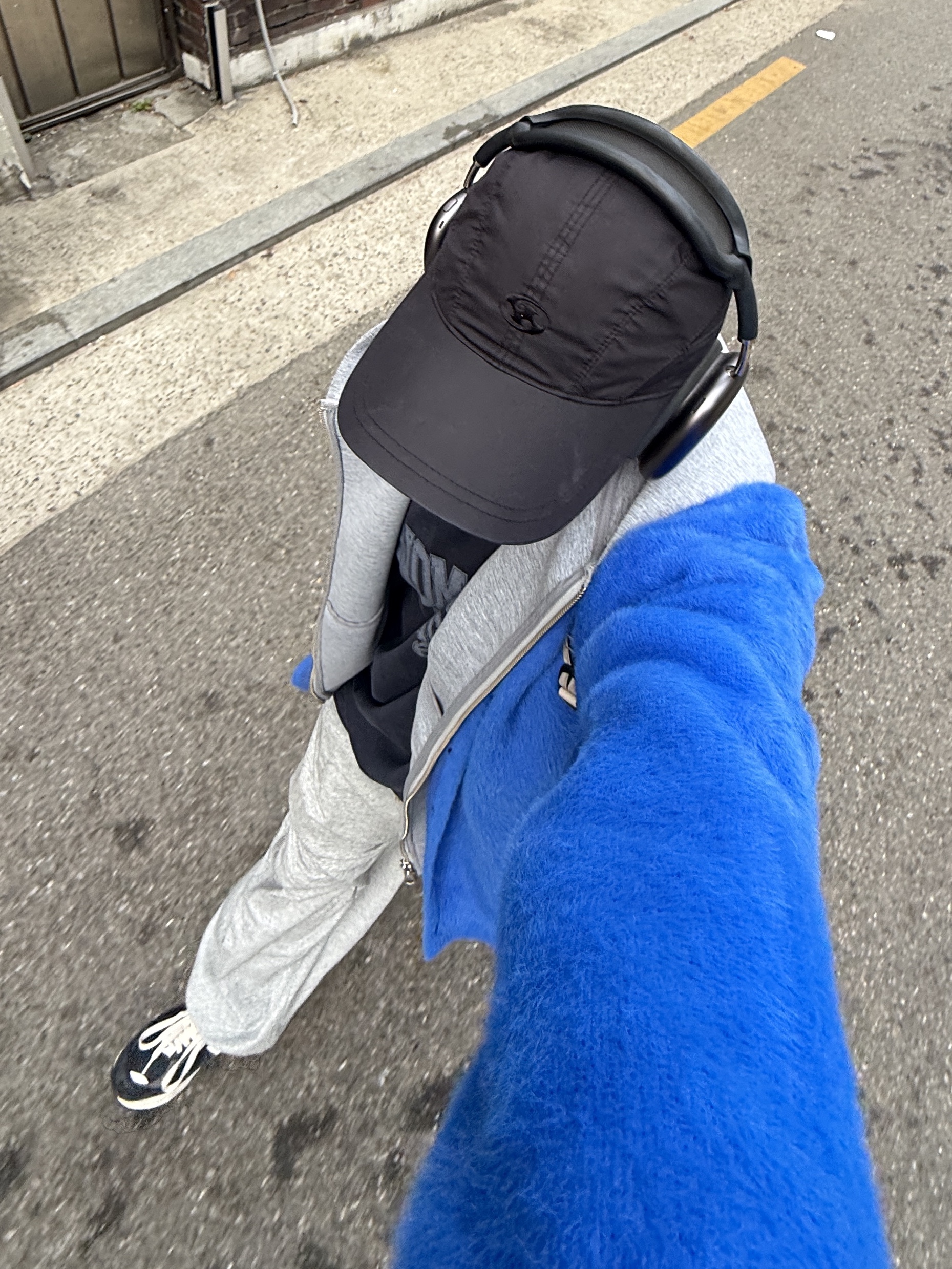 Stussy Shaggy Cardigan Royal Blue, Arc'teryx Heliad 15 Backpack Rune 착용 스타일 - 5