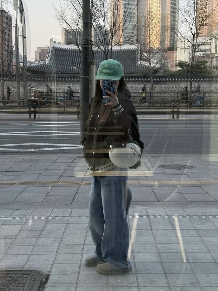 [더블적립] YESEYESEE Y.E.S Team Stadium Jacket Black, Birkenstock Boston Soft Footbed Taupe - Regular 착용 스타일