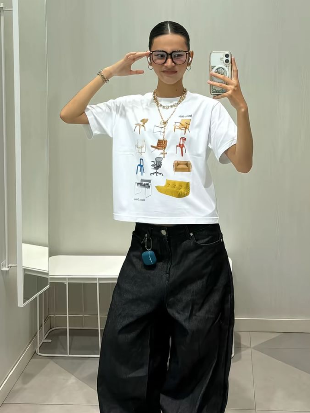 Levi's x Oasis Deca Logo T-Shirt White, Adidas Adicolor T-Shirt Black White - KR Sizing 착용 스타일 - 4