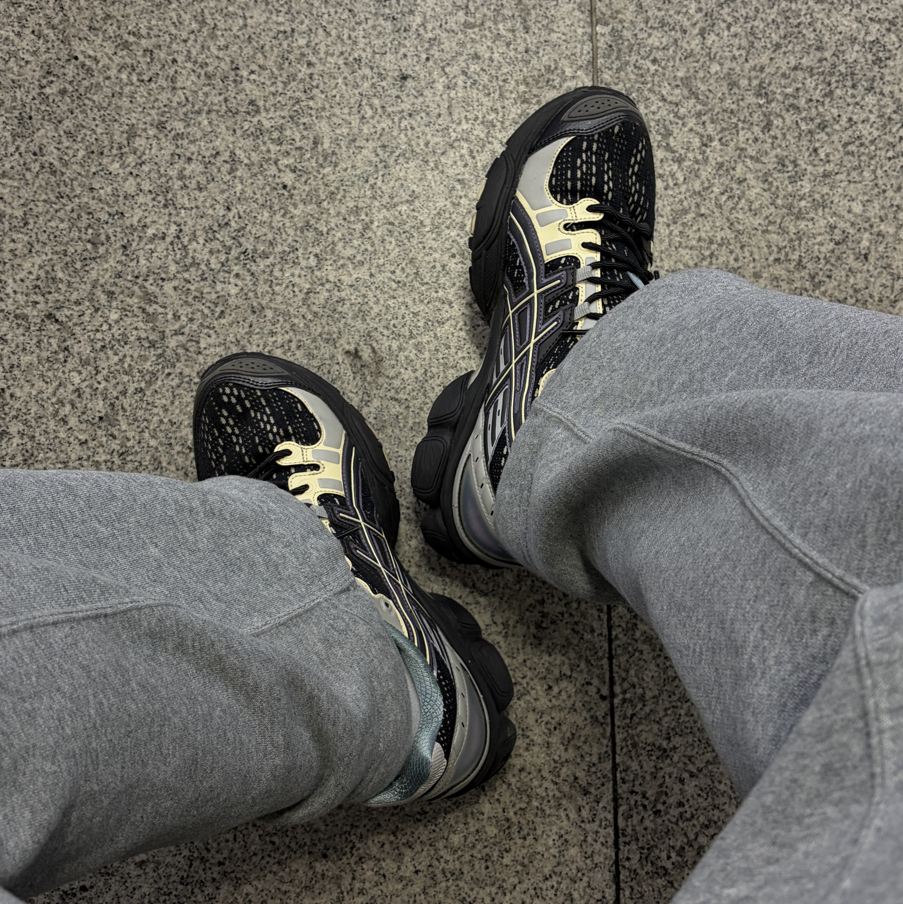 Asics UB5-S Gel-Nimbus 9 Black Gunmetal 착용 스타일