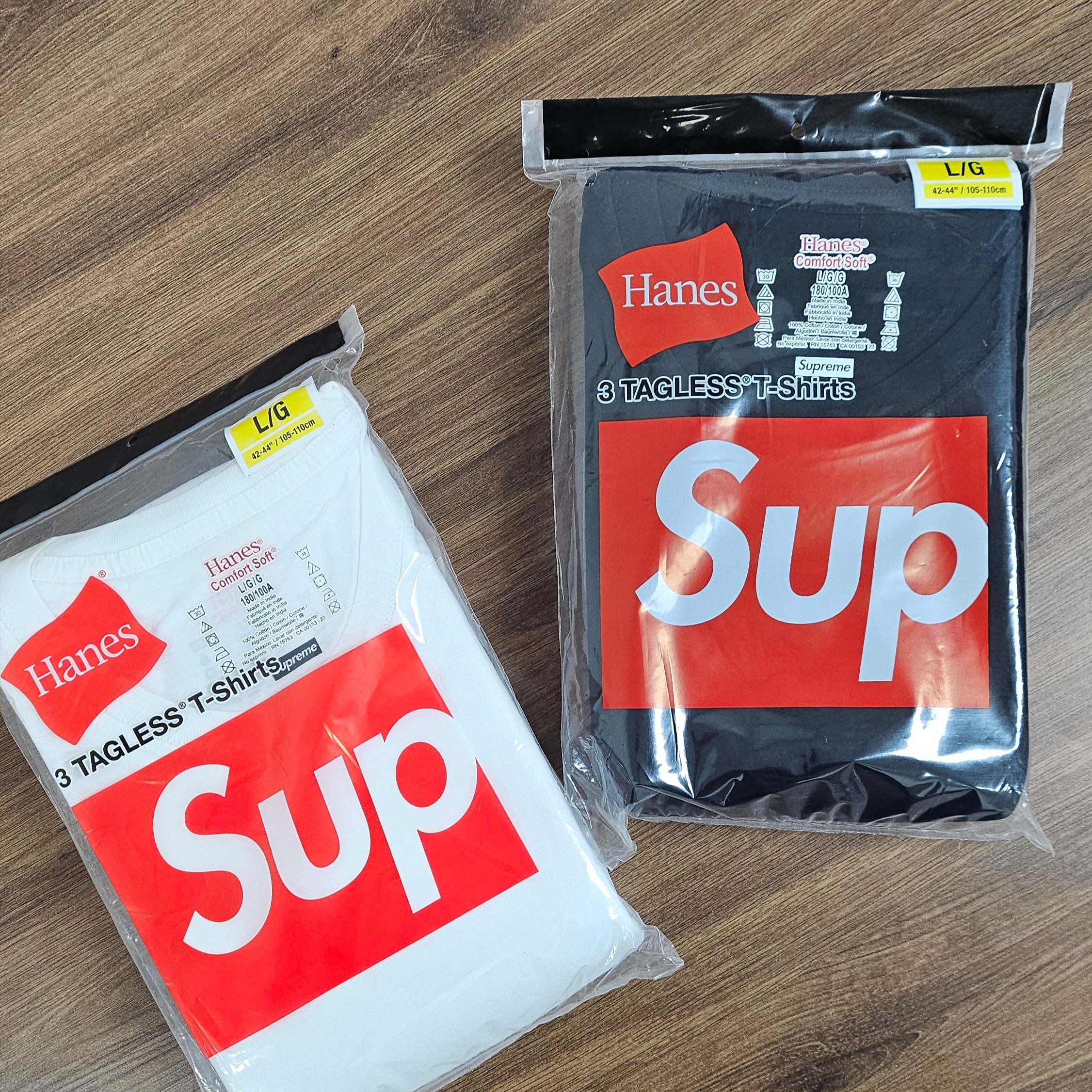 Supreme Hanes Tagless T-Shirt White (3 Pack), Supreme Hanes Tagless T-Shirts Black (3 Pack) 착용 스타일