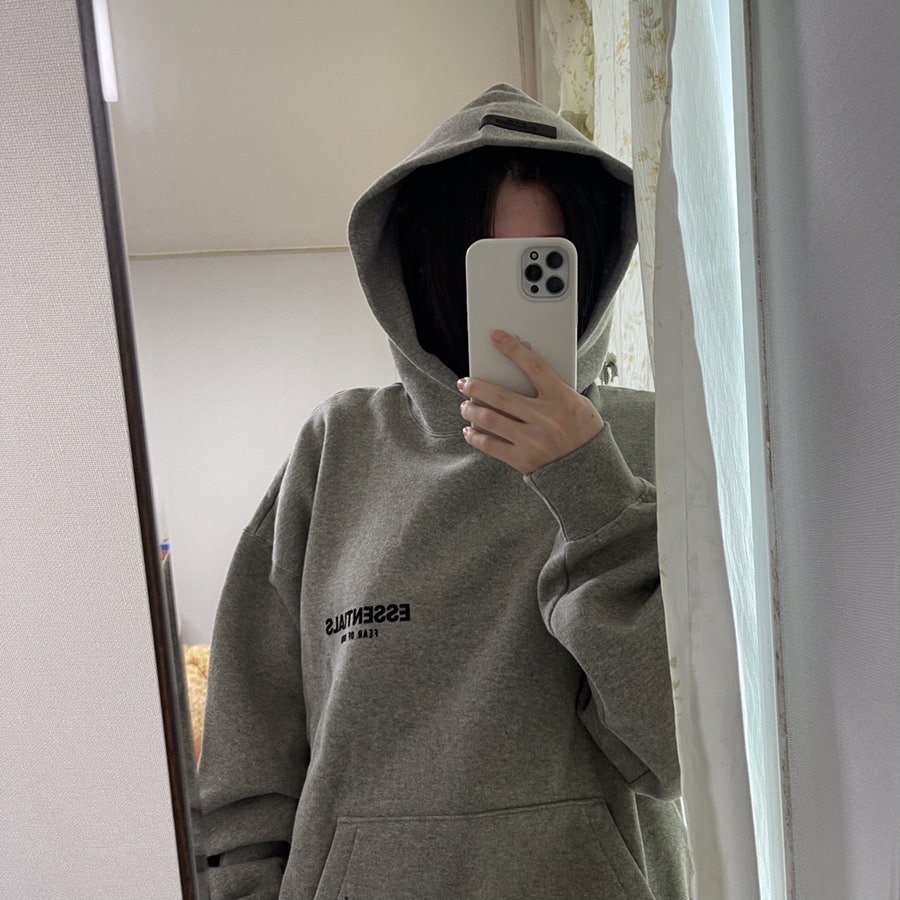 Essentials The Core Collection Hoodie Dark Oatmeal 착용 스타일