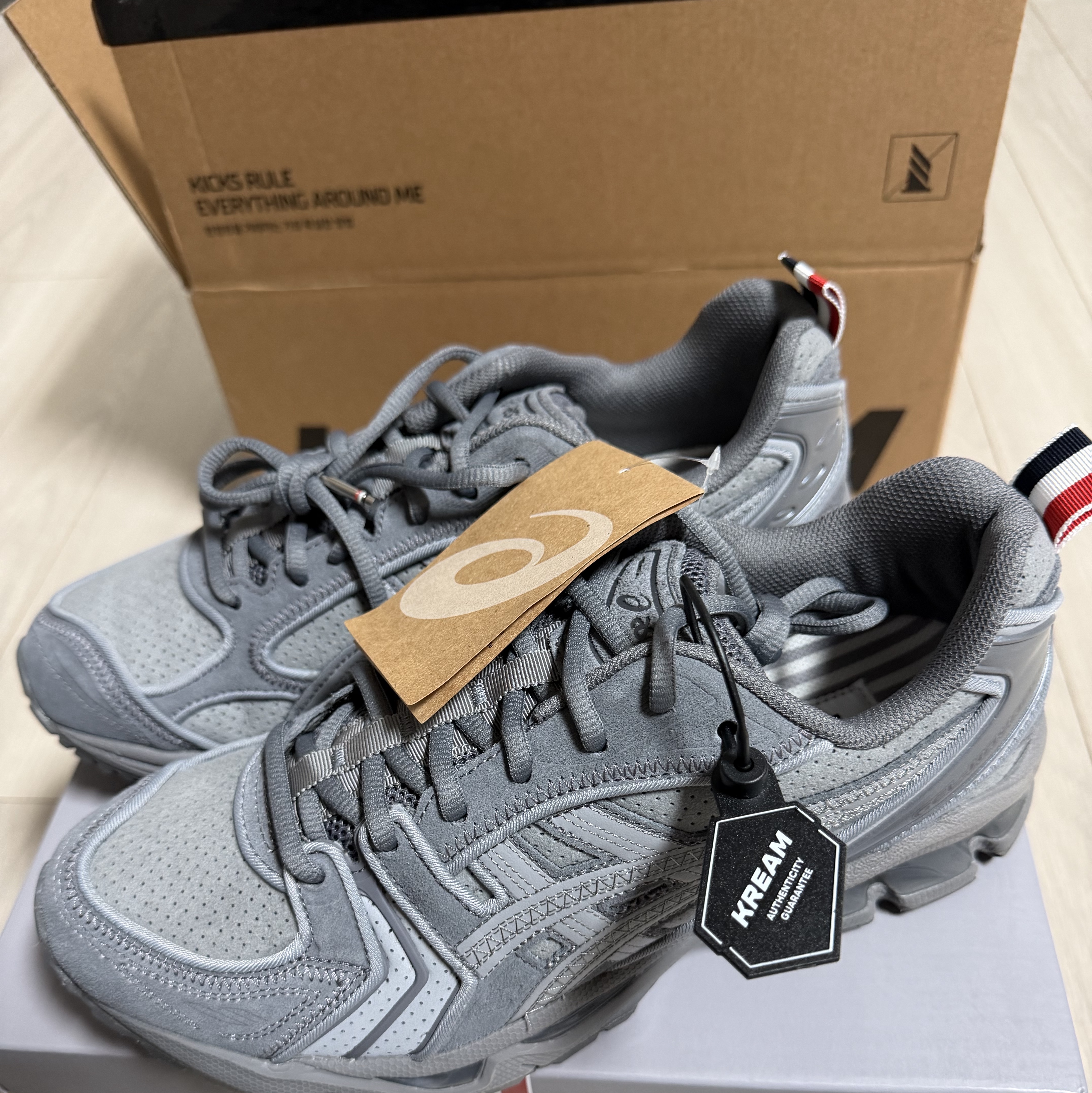 Asics x Thom Browne Gel-Kayano 14 Grey 착용 스타일 - 1