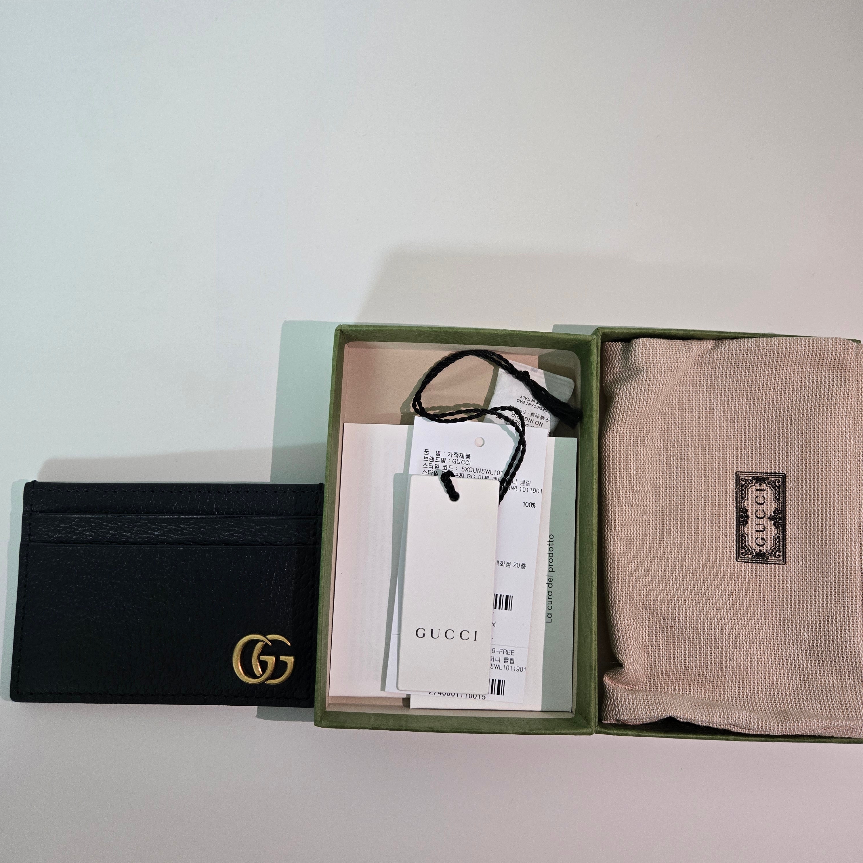 Gucci GG Marmont Leather Money Clip Black 착용 스타일 - 3