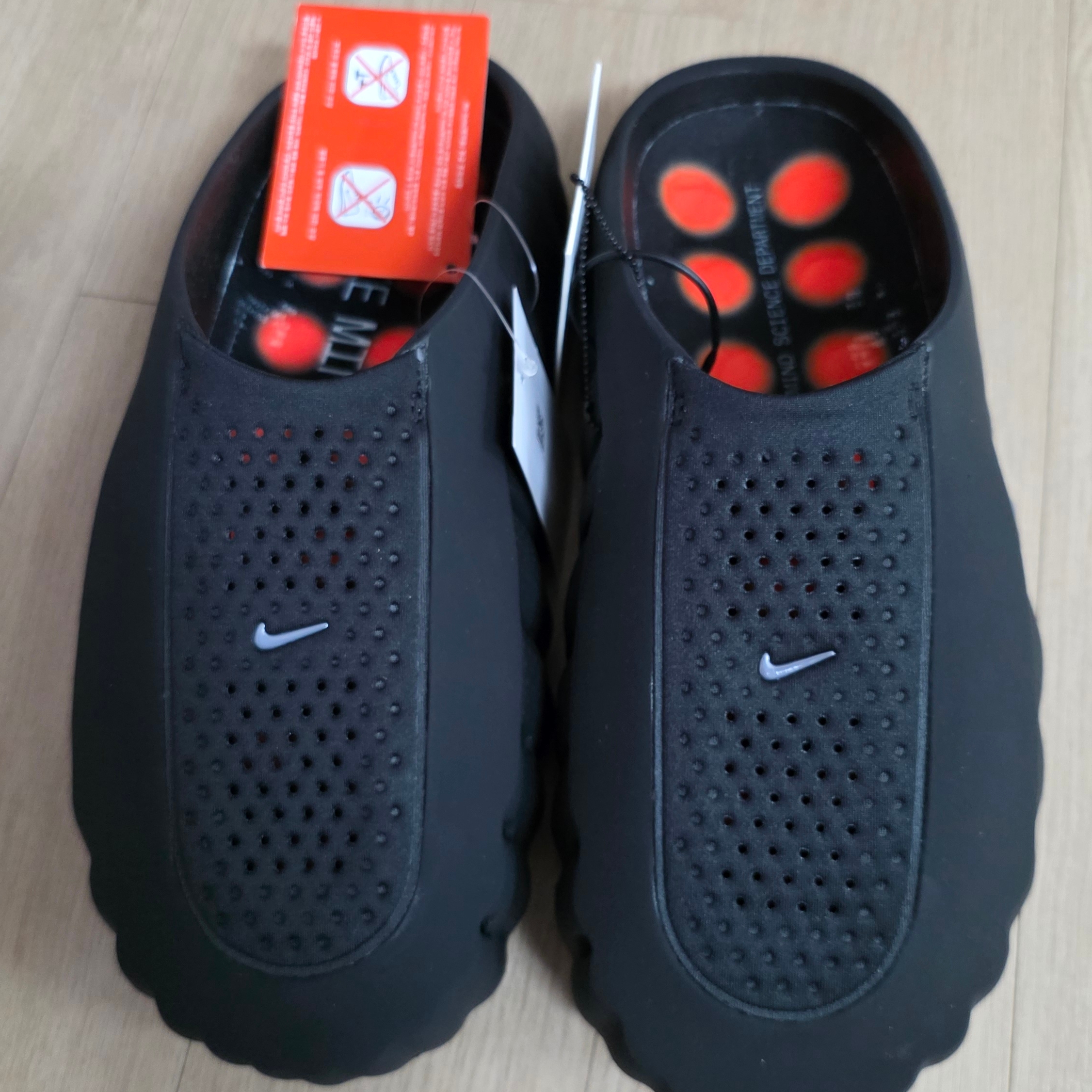 Nike Mind 001 Black Chrome 착용 스타일 - 2