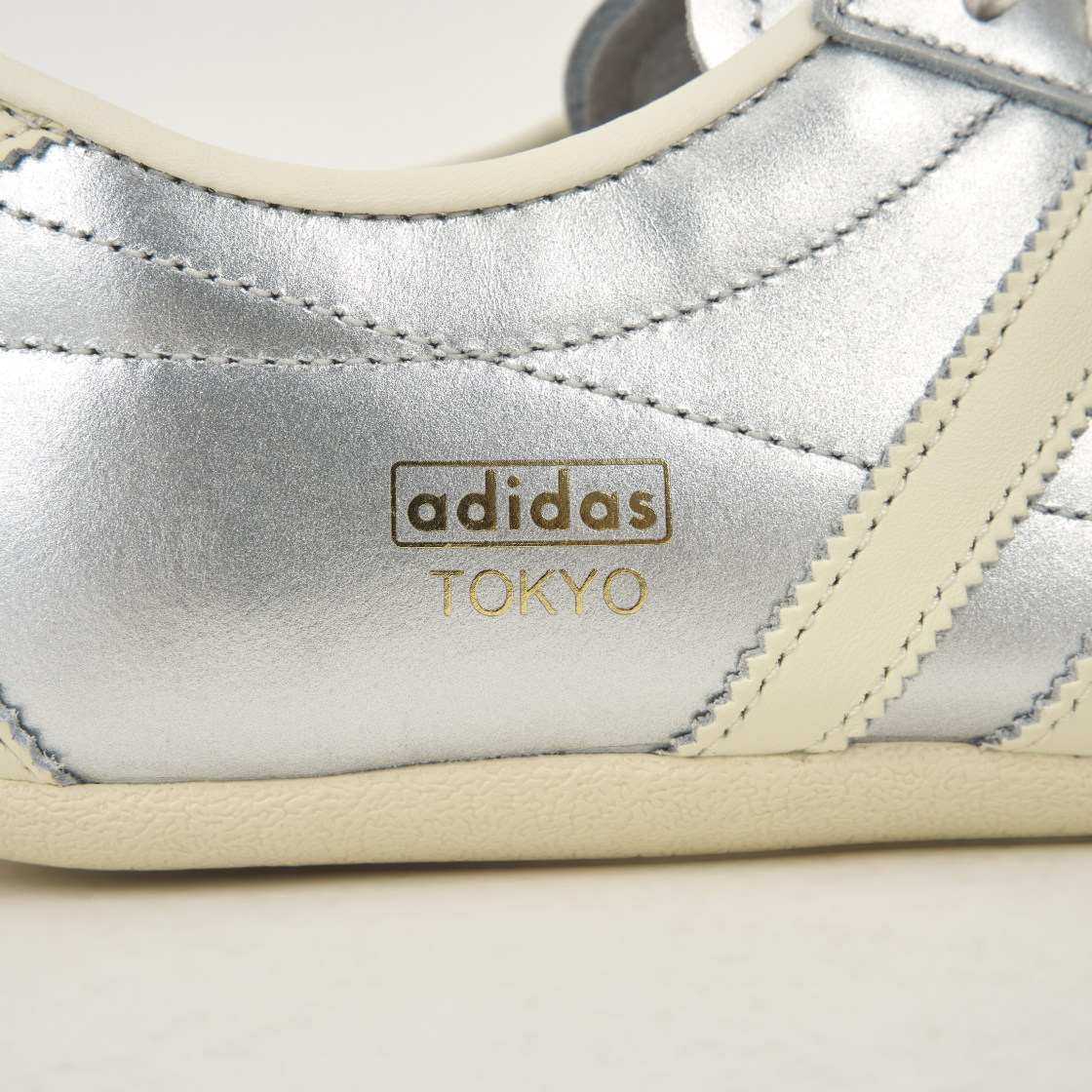 (W) 아디다스 도쿄 실버 메탈릭 크림 화이트((W) Adidas Tokyo Silver Metallic Cream White) - 8