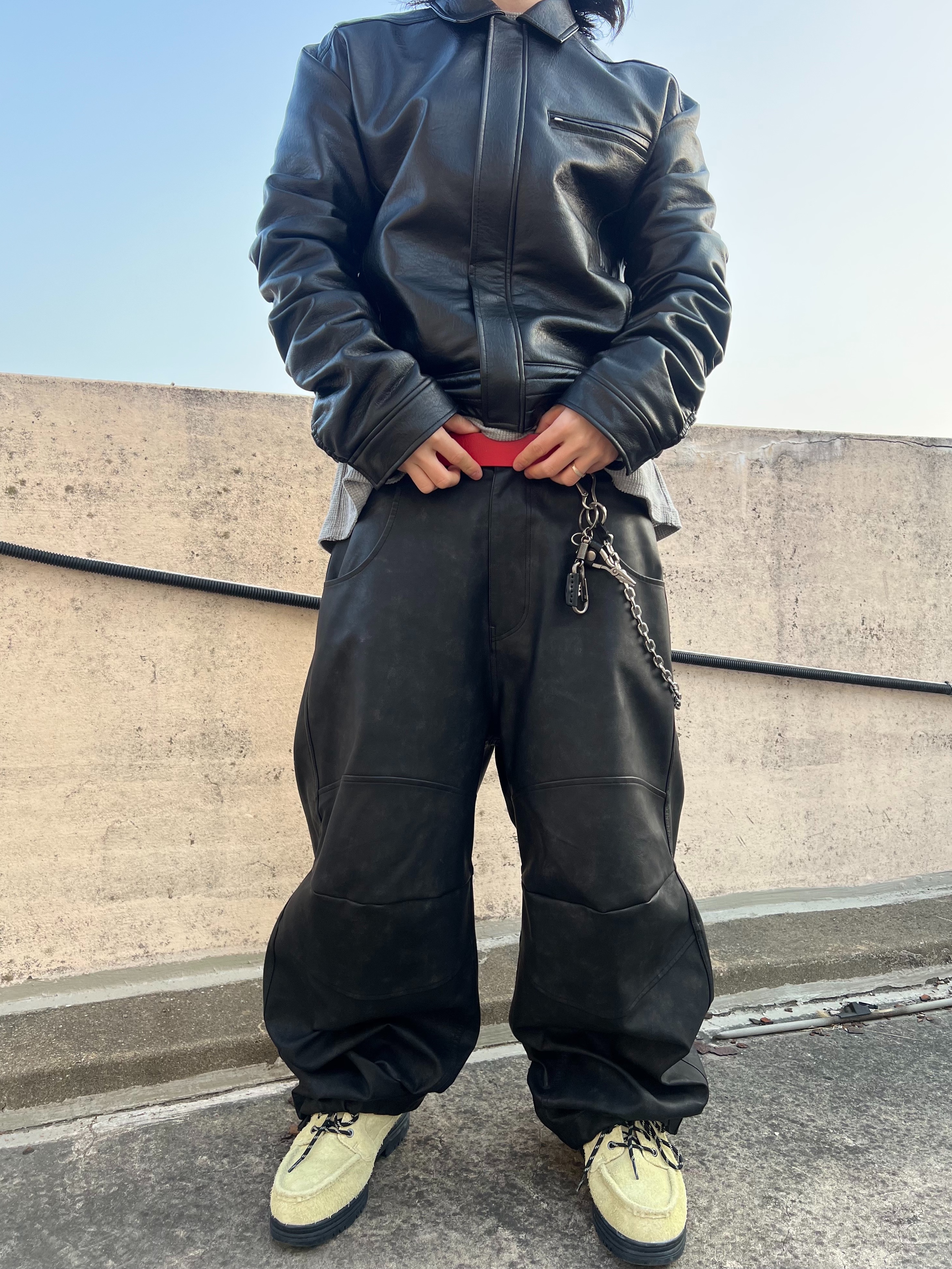 MJD x Koin Seoul 3D Knee Eco Leather Pants Black, Timberland Heritage Gore-Tex Moc Toe Mid Boots Light Green Suede - Wide 착용 스타일 - 1